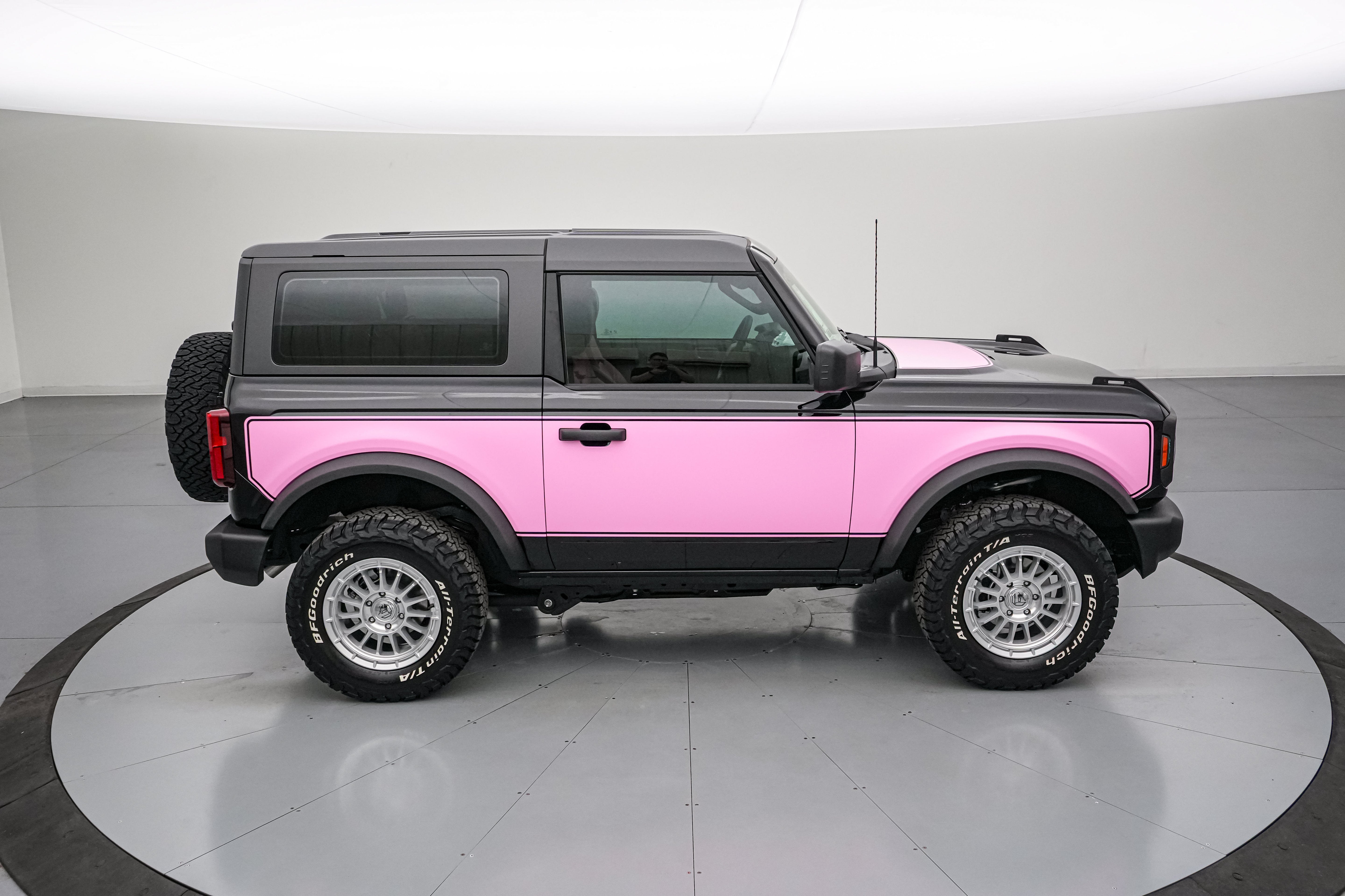 2026 Ford Bronco Vintage Pink