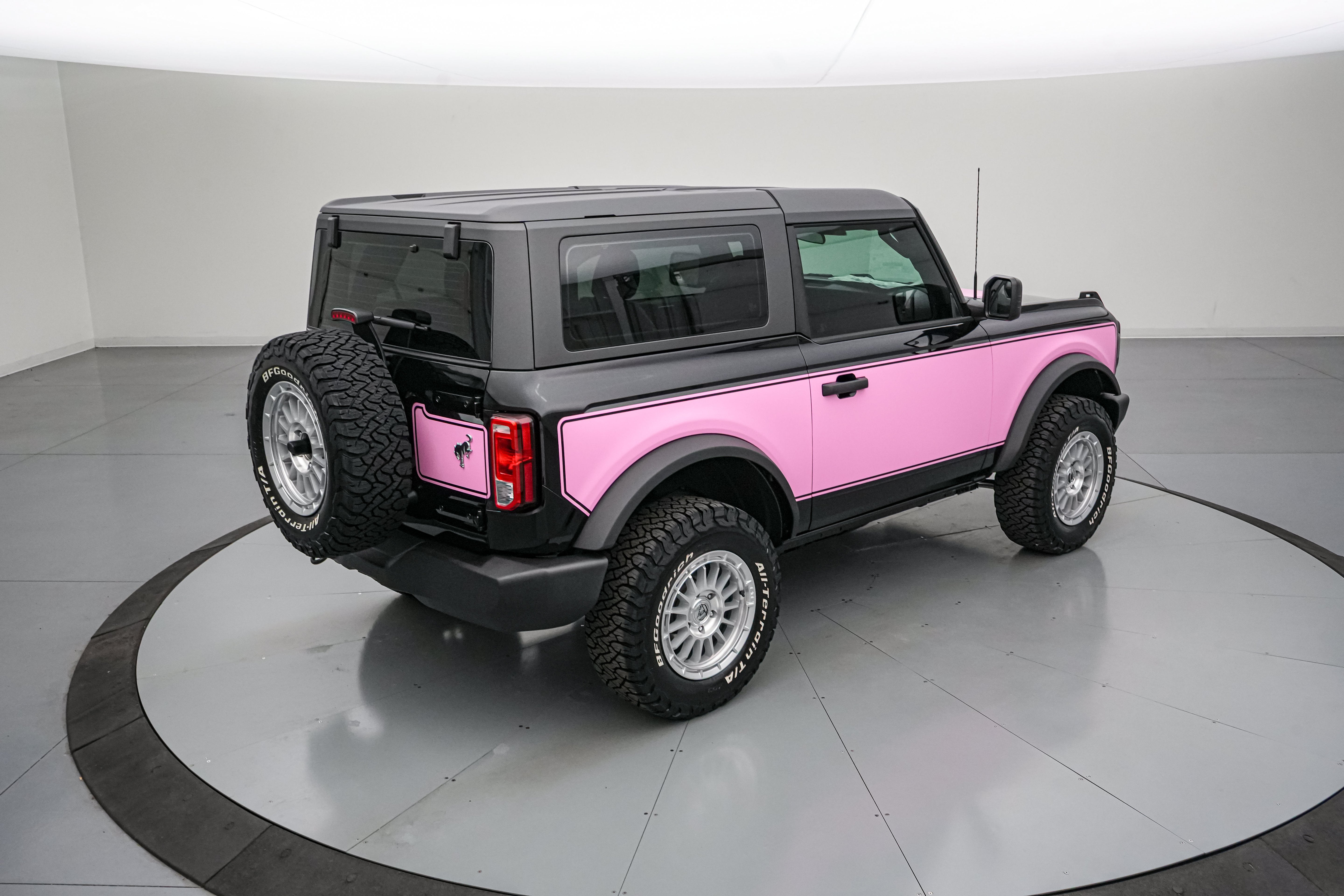 2026 Ford Bronco Vintage Pink