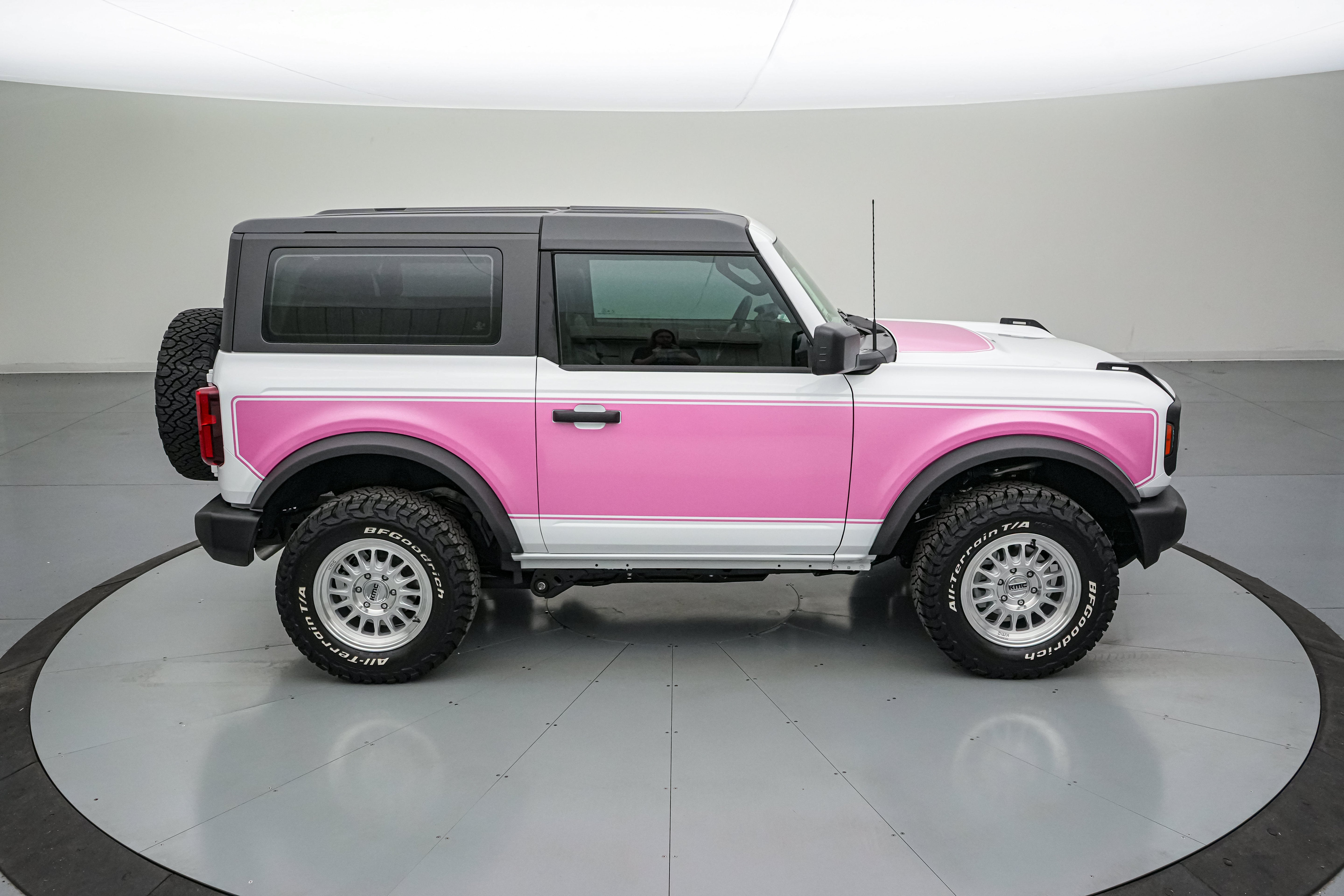 2026 Ford Bronco Vintage Pink