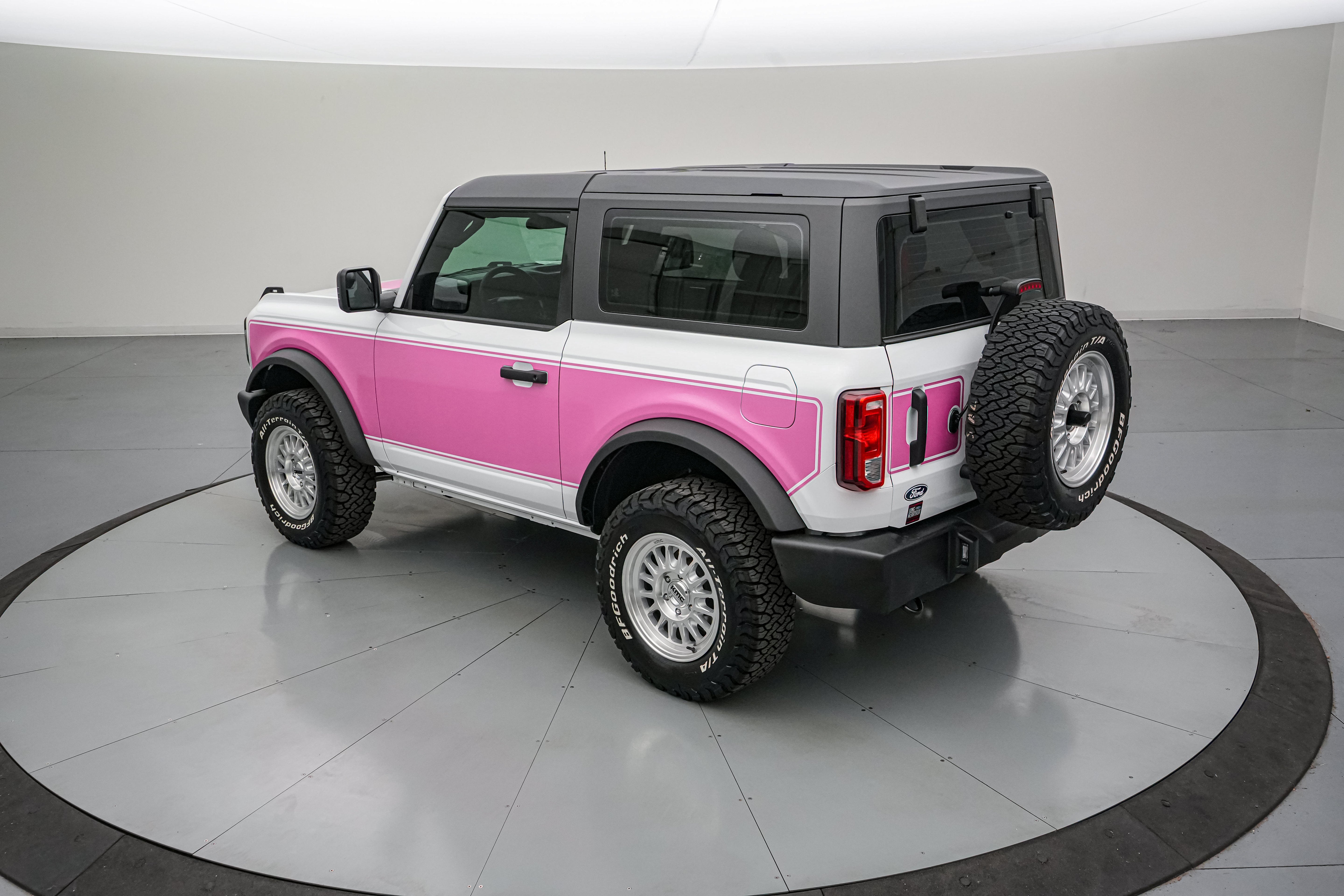 2026 Ford Bronco Vintage Pink