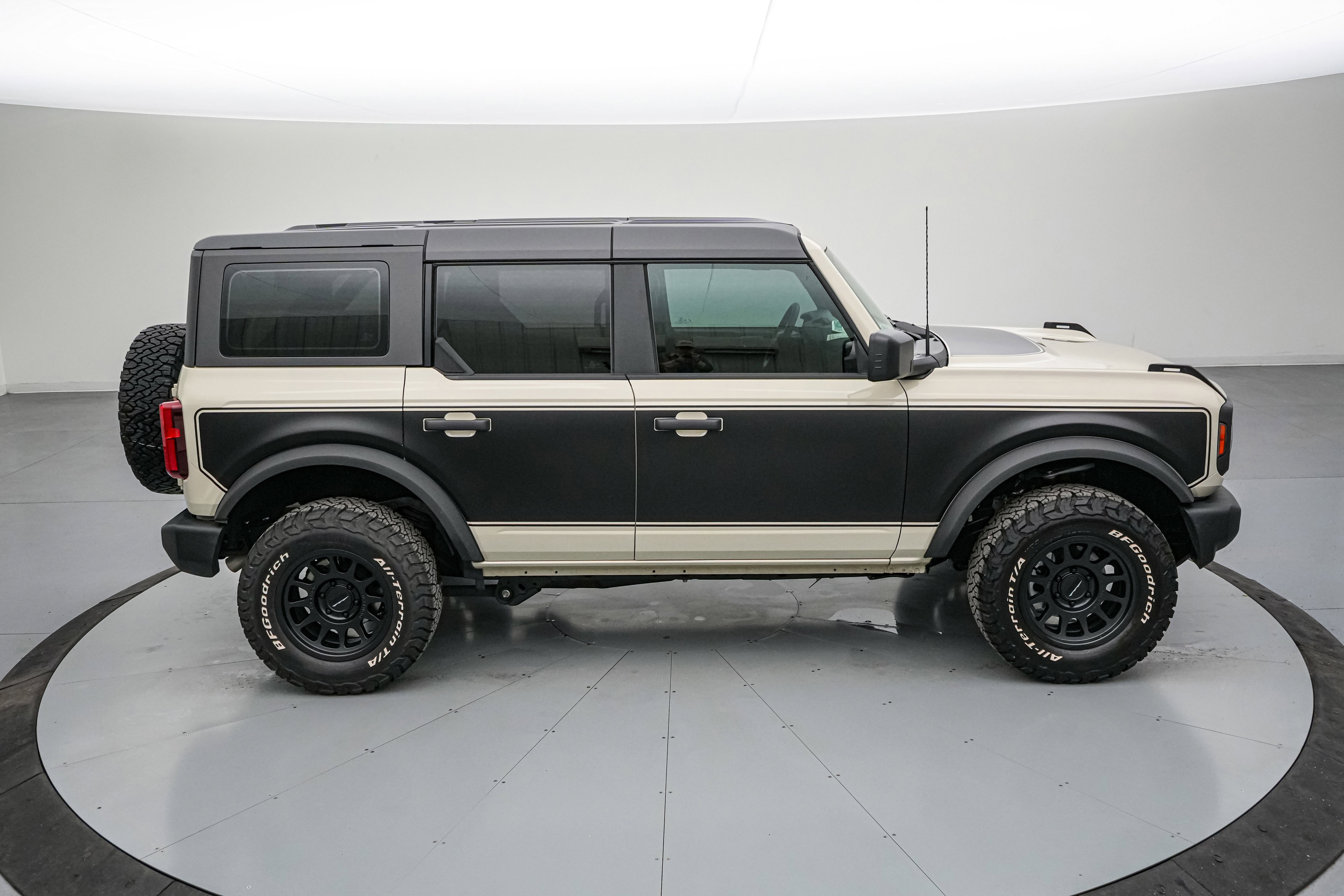 2025 Ford Bronco LMP Vintage