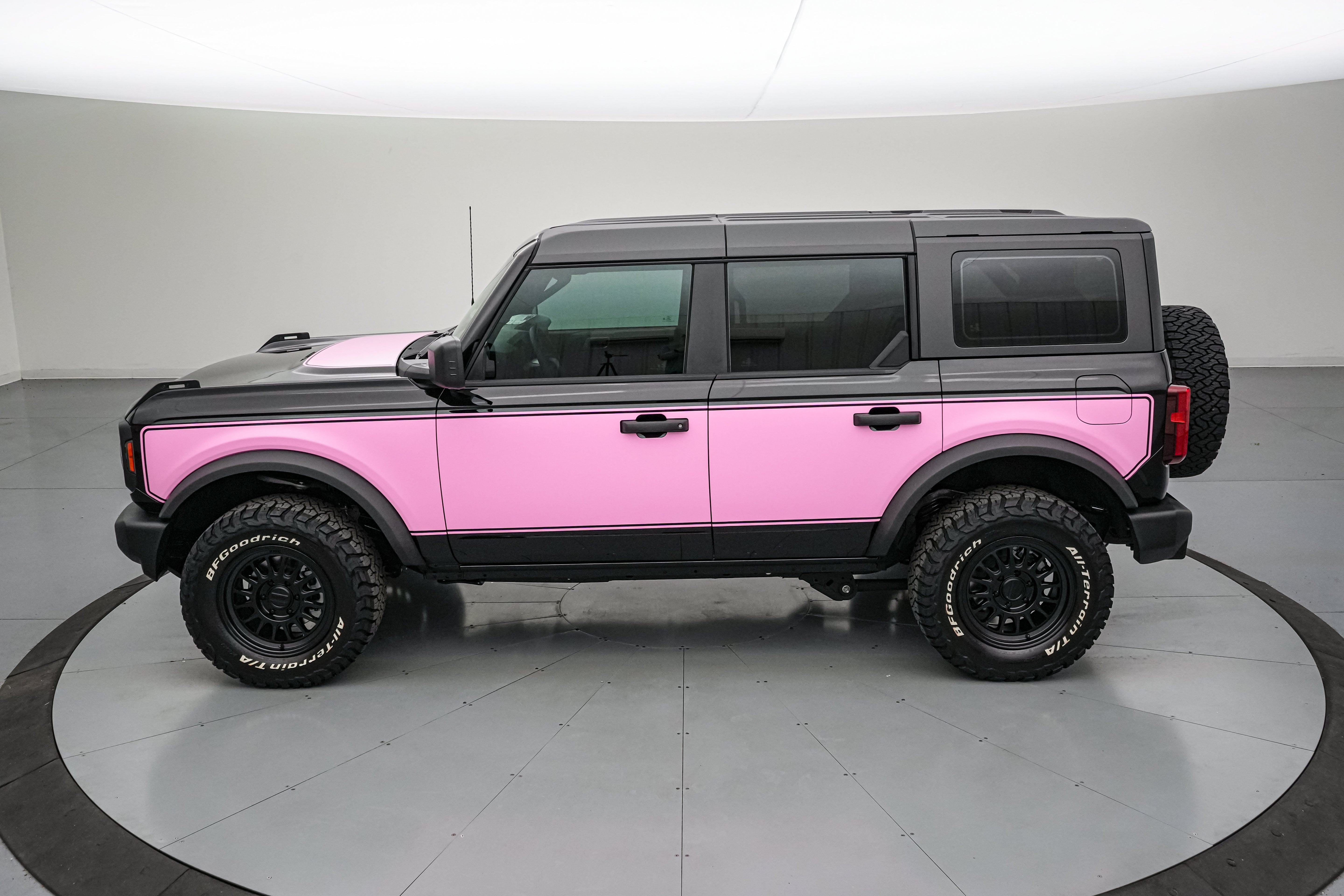 2026 Ford Bronco Vintage Pink