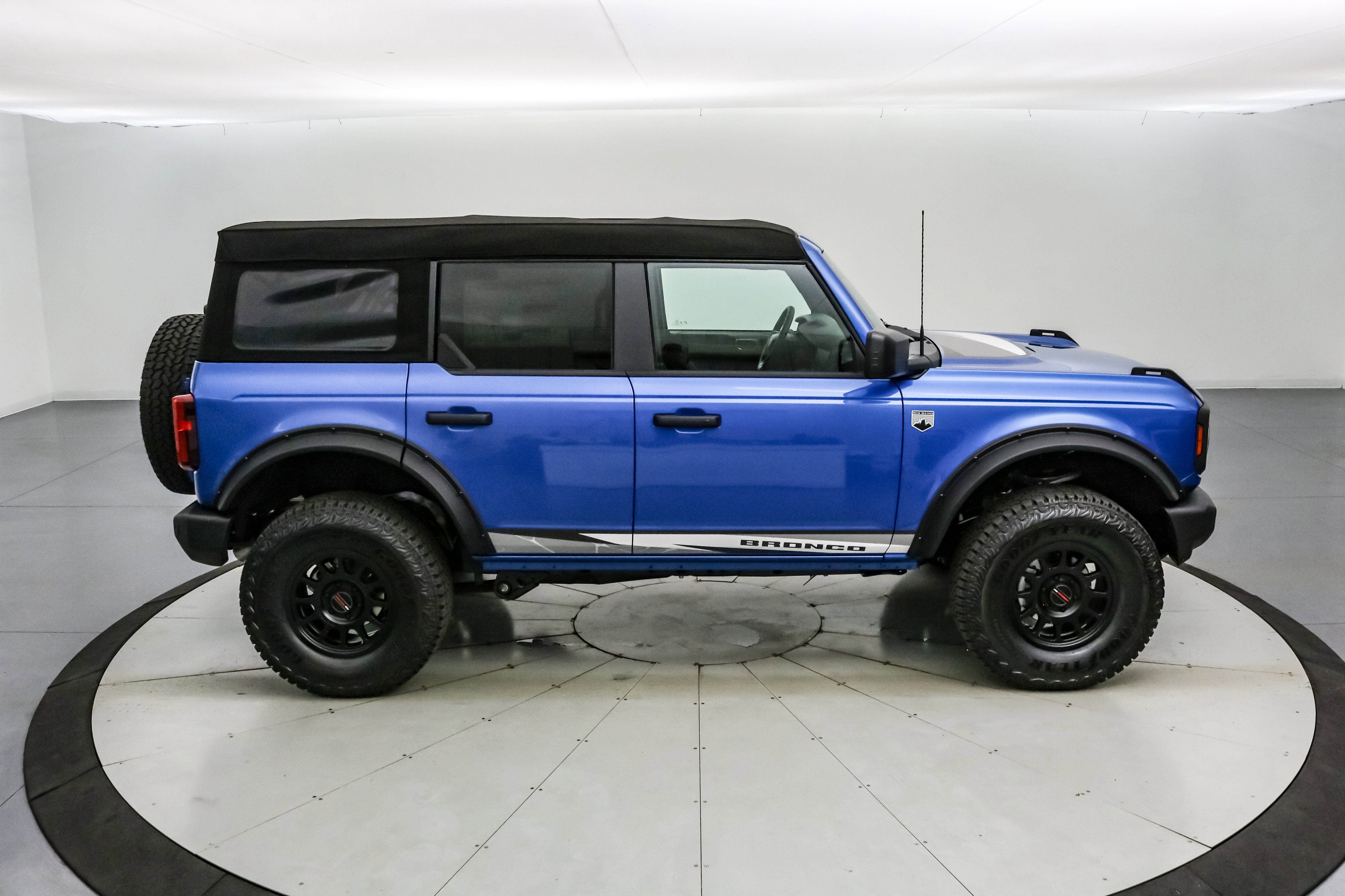 2025 Ford Bronco Big Bend w/Dark Trail Package