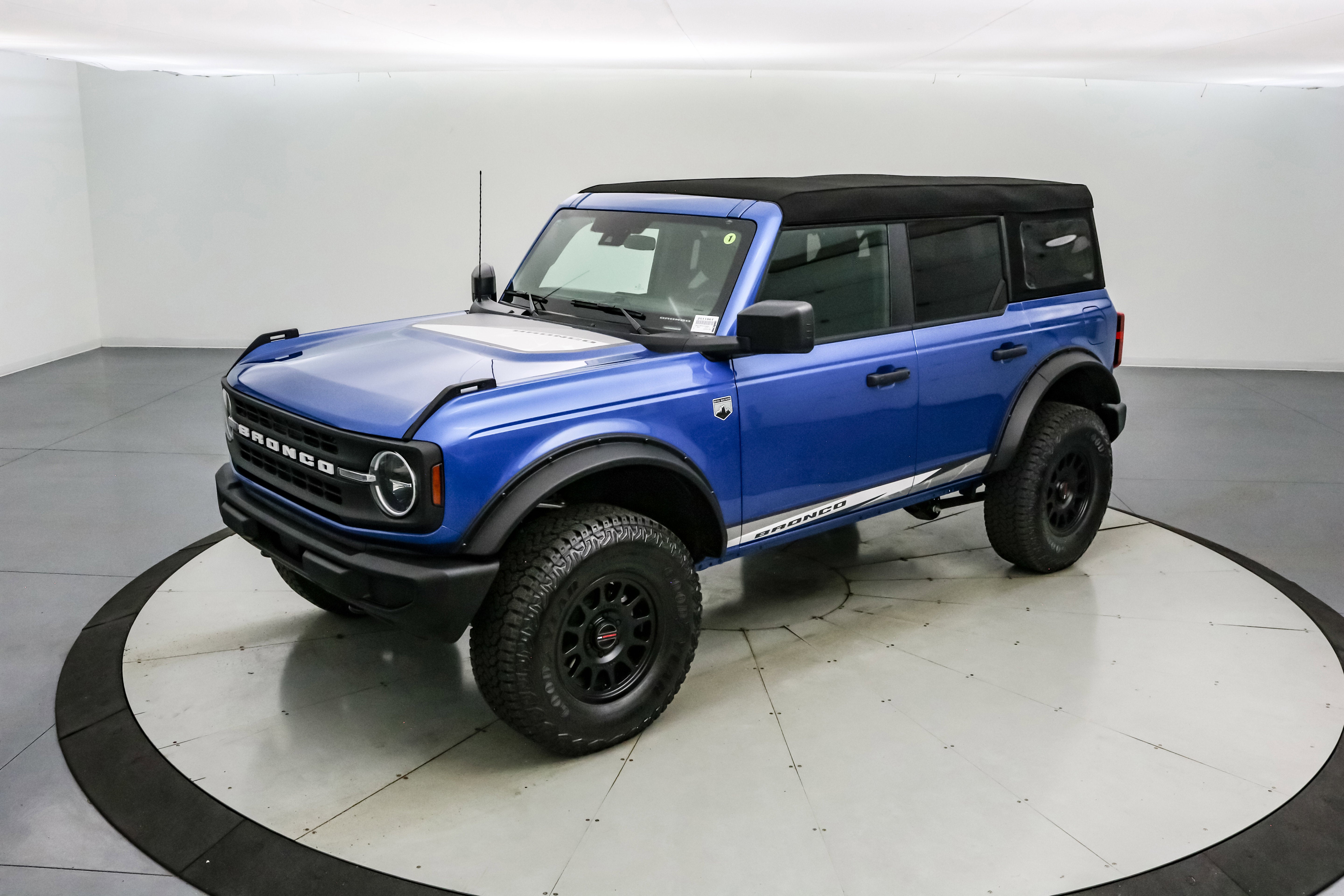 2025 Ford Bronco Big Bend w/Dark Trail Package