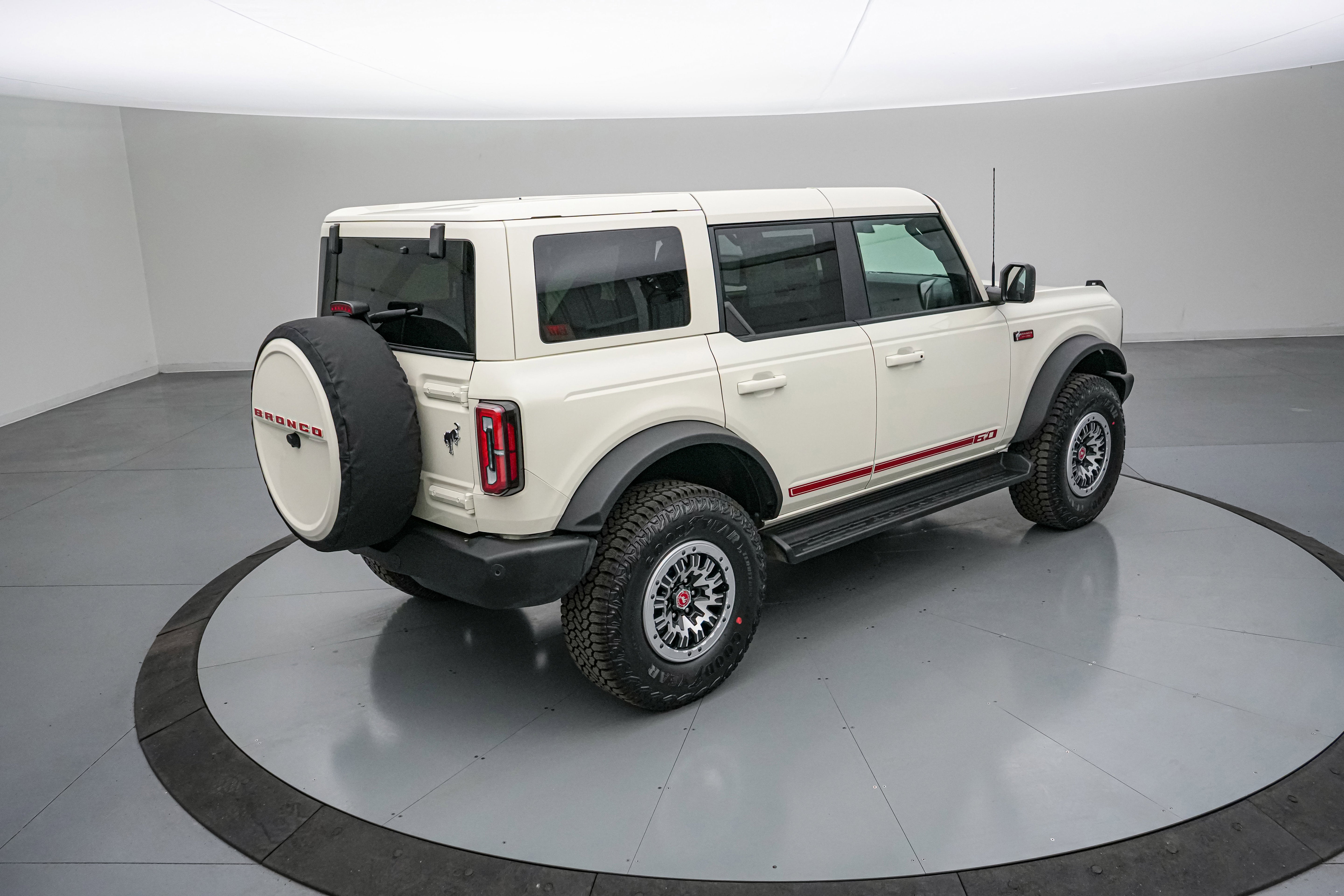 2026 Ford Bronco Outer Banks 60th Edition