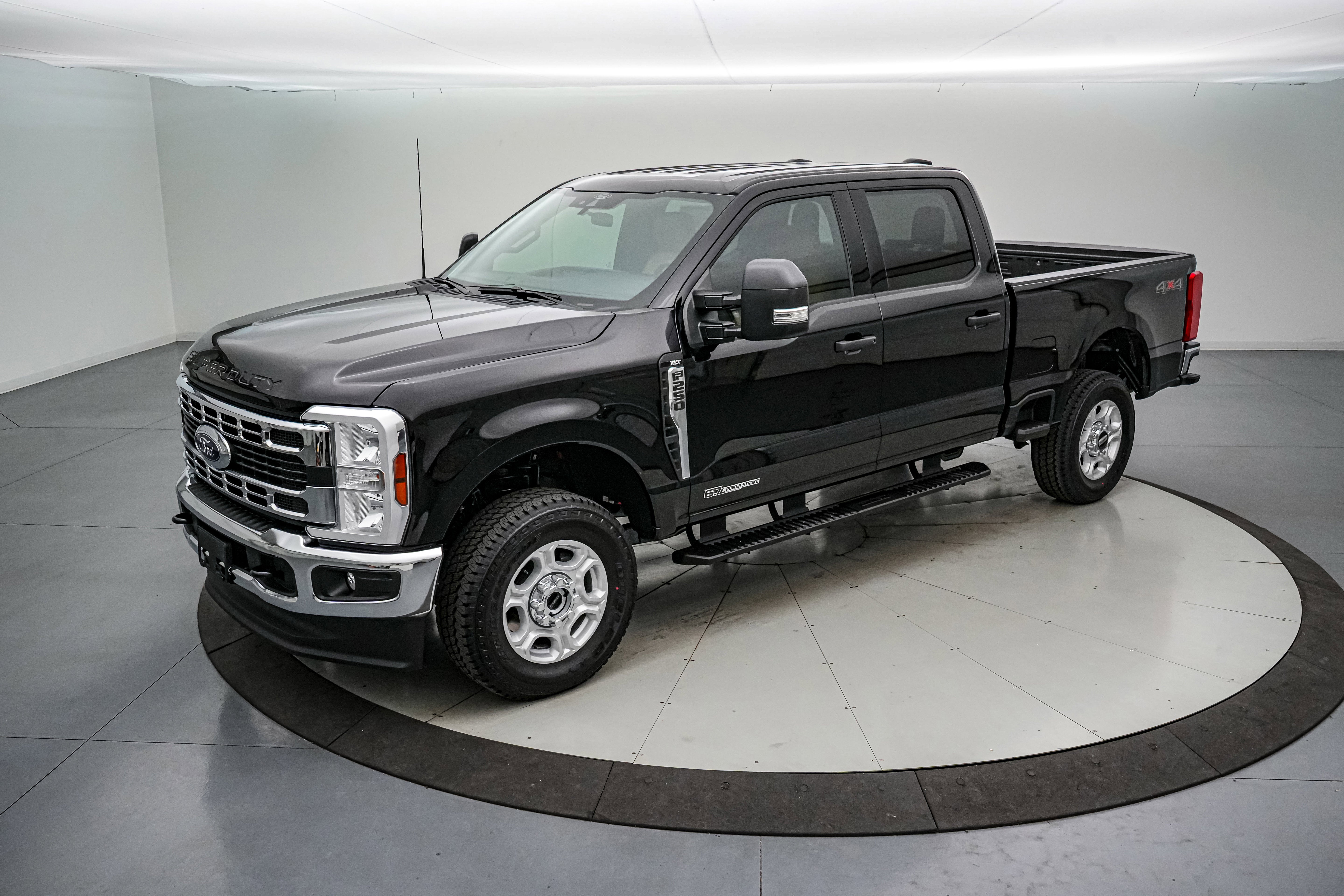 2026 Ford Super Duty F-250 SRW XLT Luxury Package