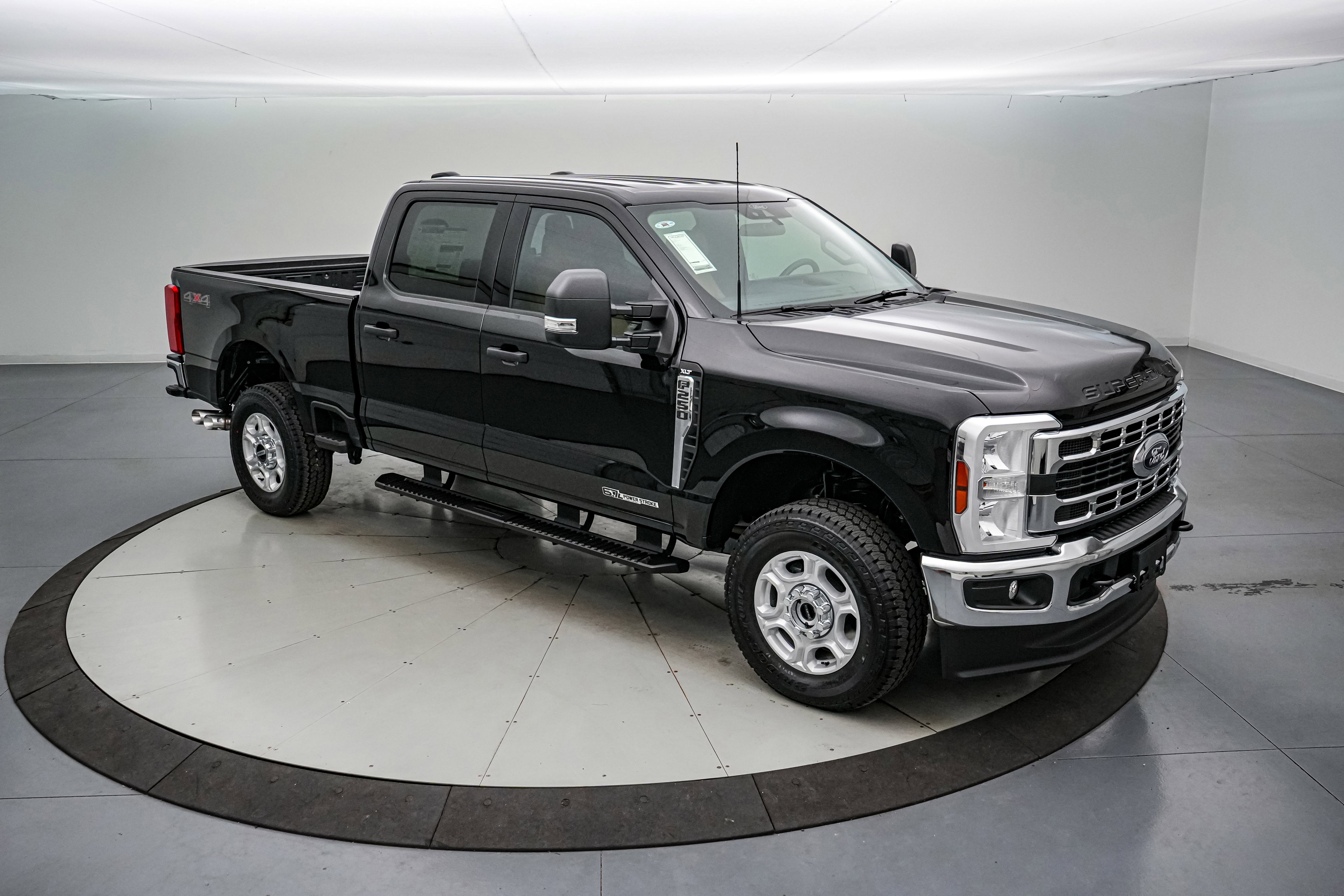 2026 Ford Super Duty F-250 SRW XLT Luxury Package