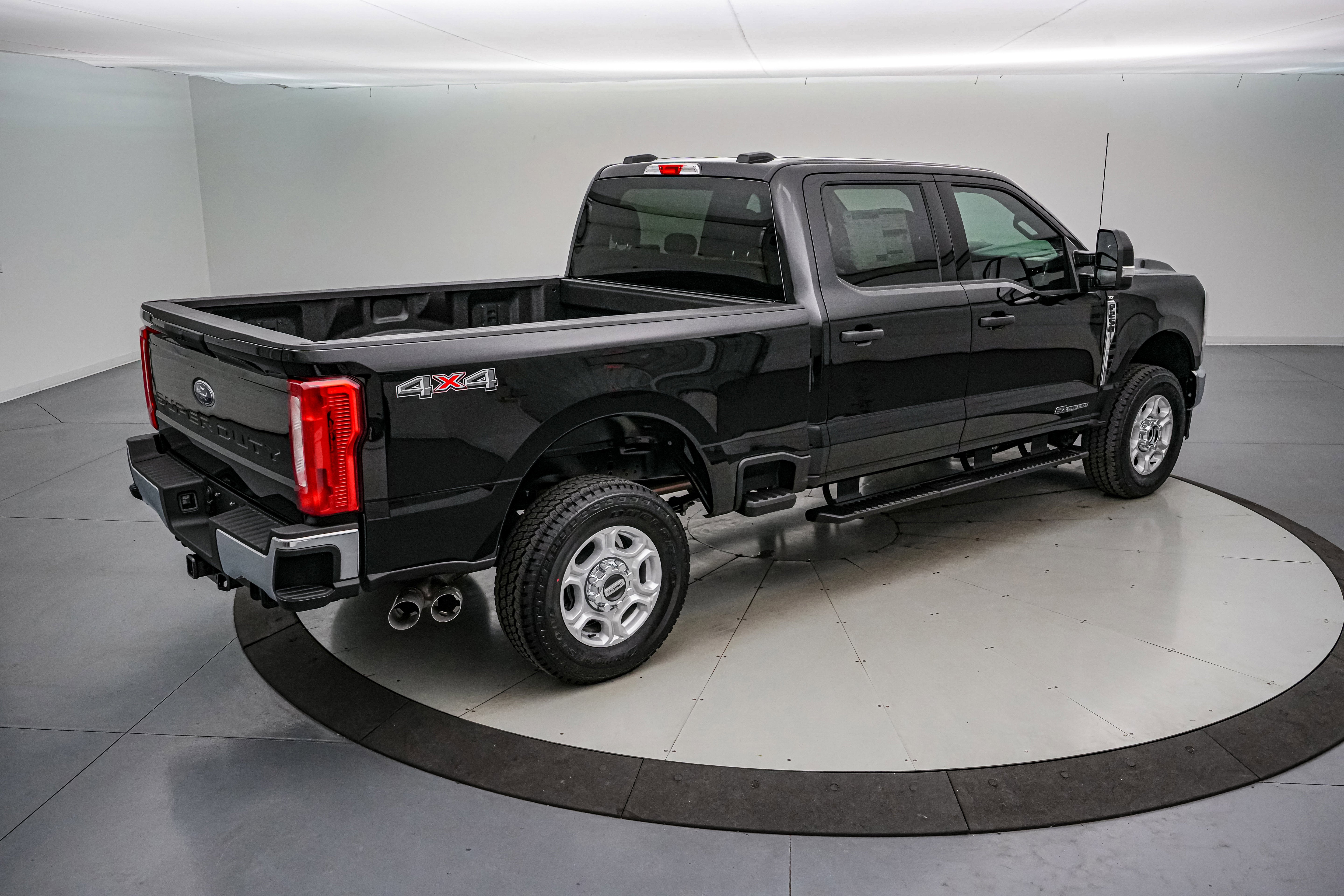 2026 Ford Super Duty F-250 SRW XLT Luxury Package