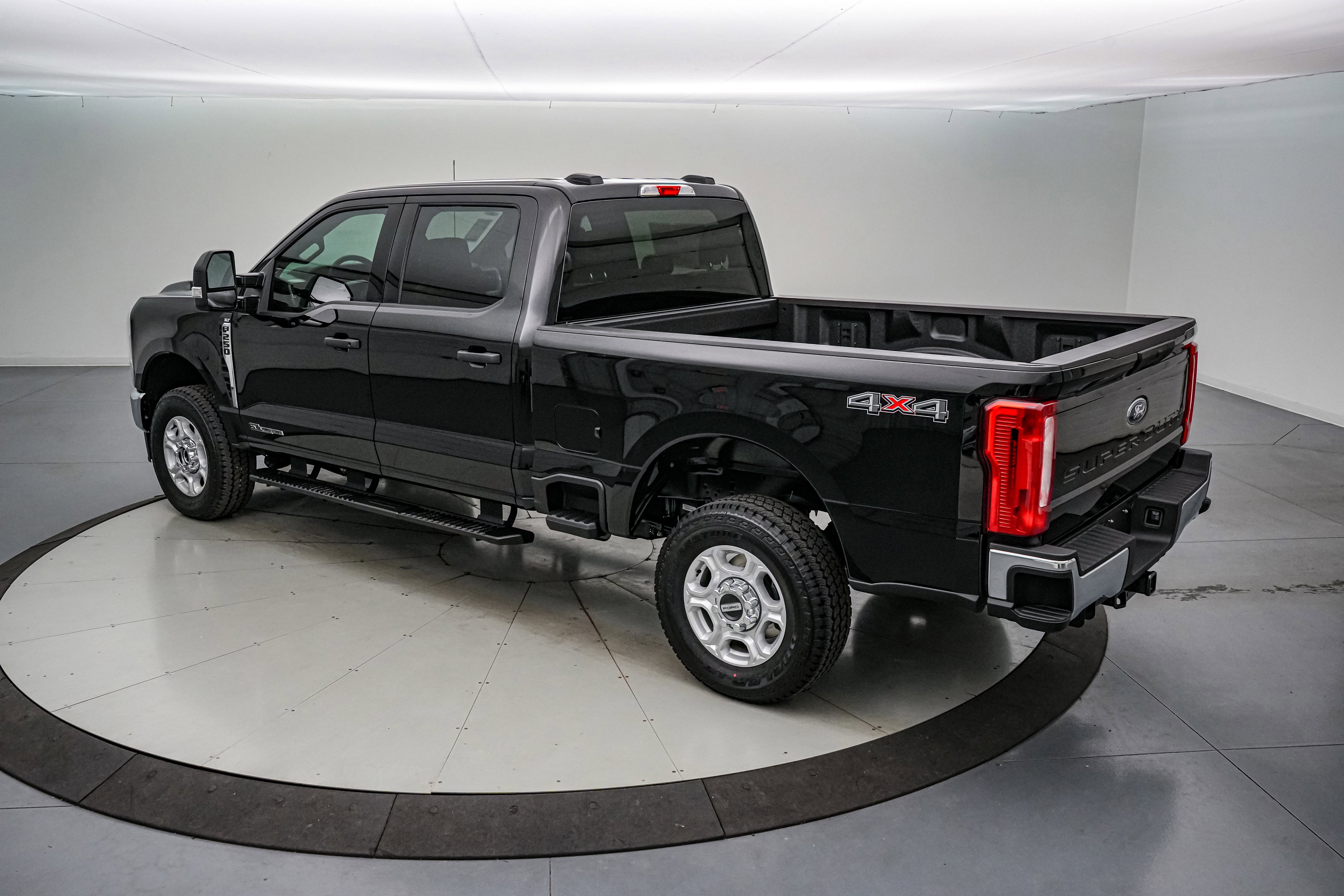 2026 Ford Super Duty F-250 SRW XLT Luxury Package