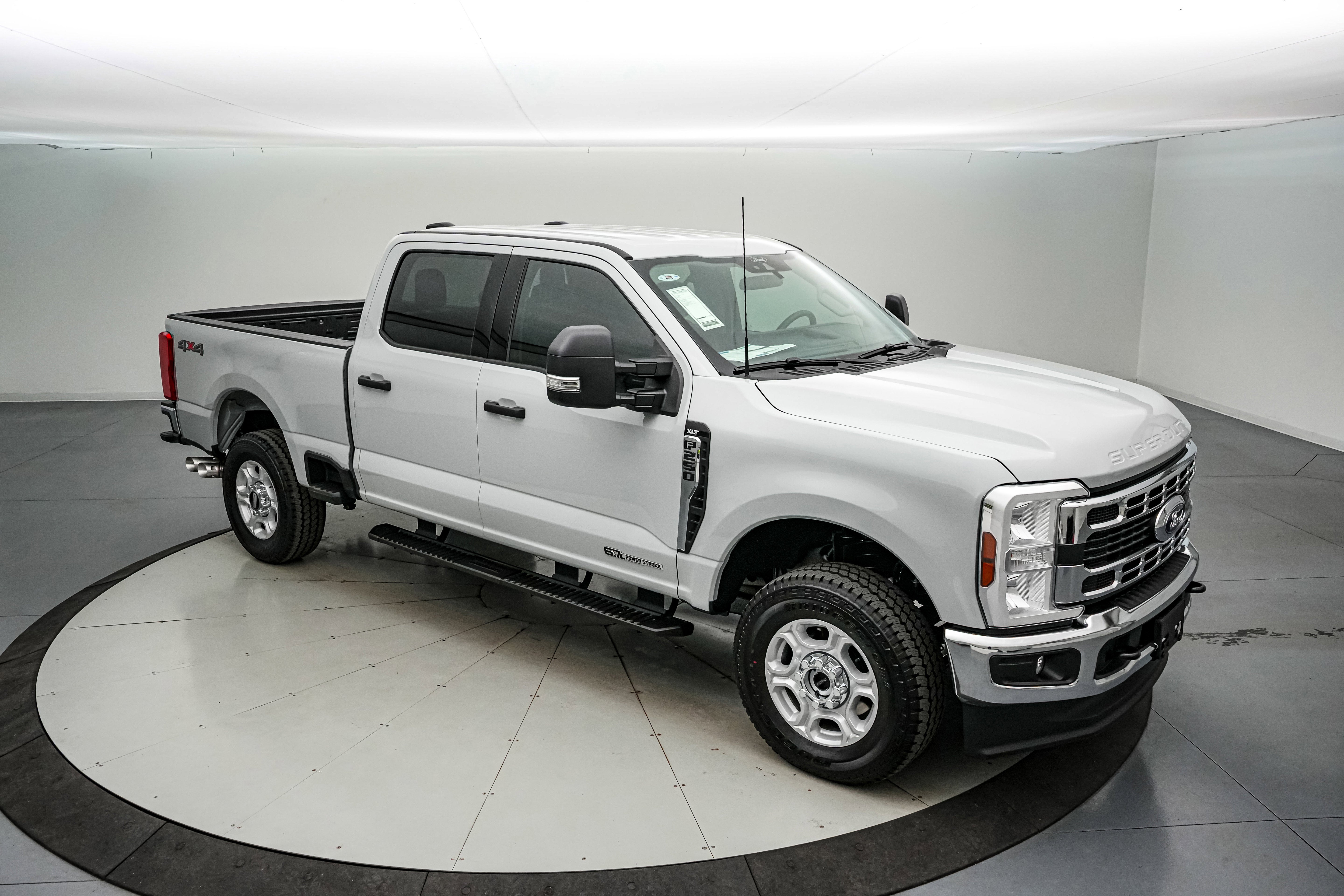 2026 Ford Super Duty F-250 SRW XLT Luxury Package