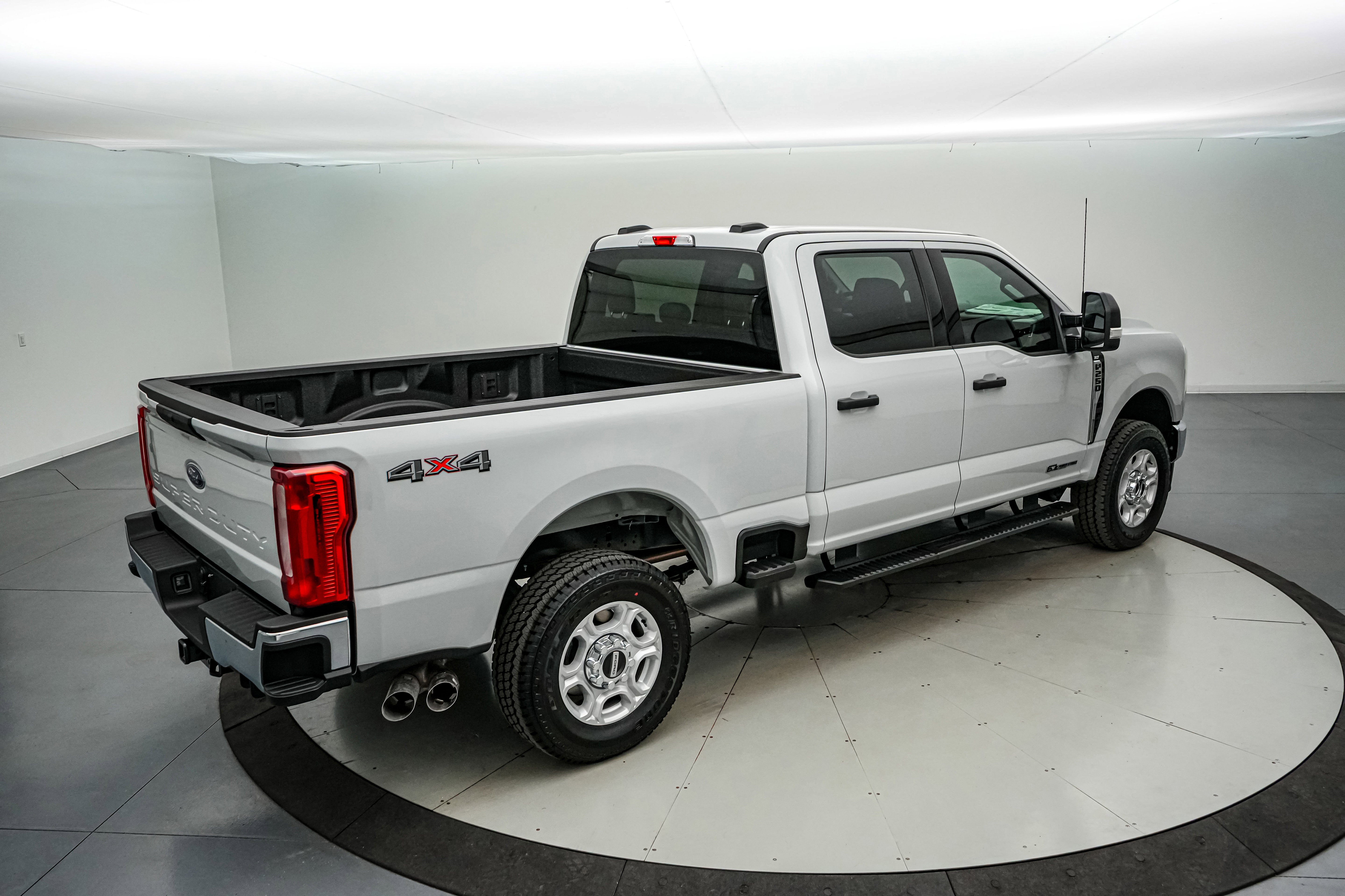2026 Ford Super Duty F-250 SRW XLT Luxury Package