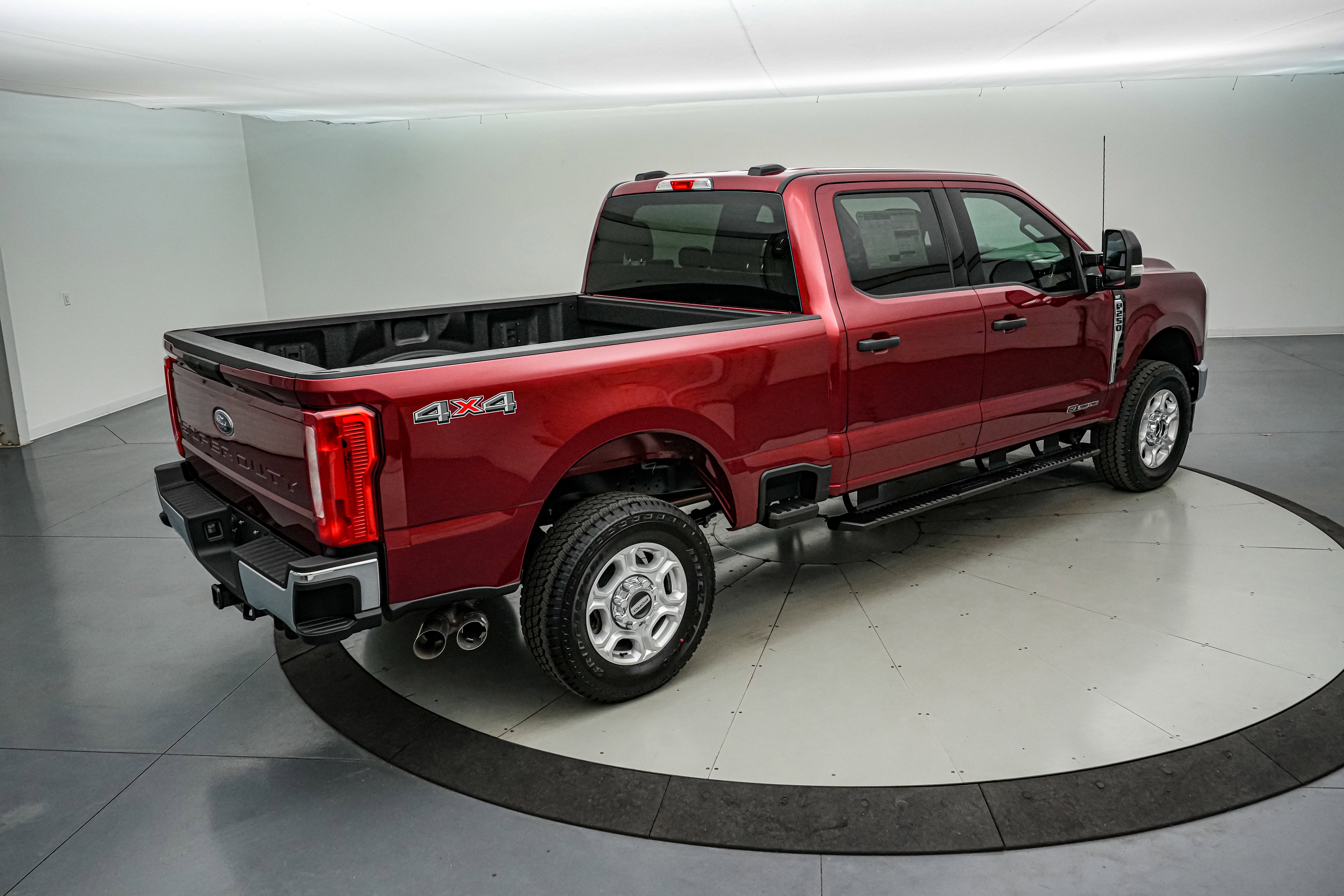 2026 Ford Super Duty F-250 SRW XLT Luxury Package
