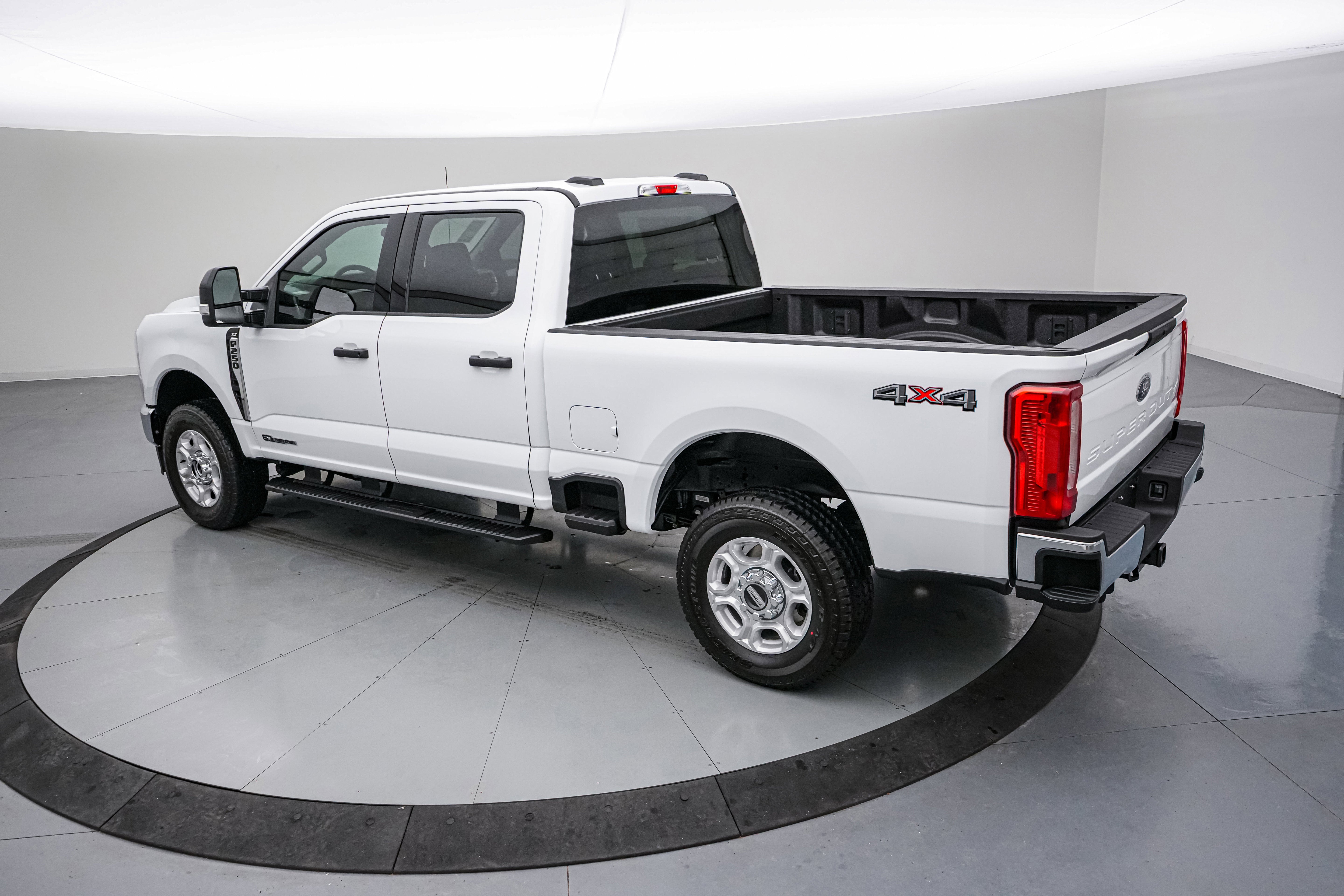 2026 Ford Super Duty F-250 SRW XLT Luxury Package