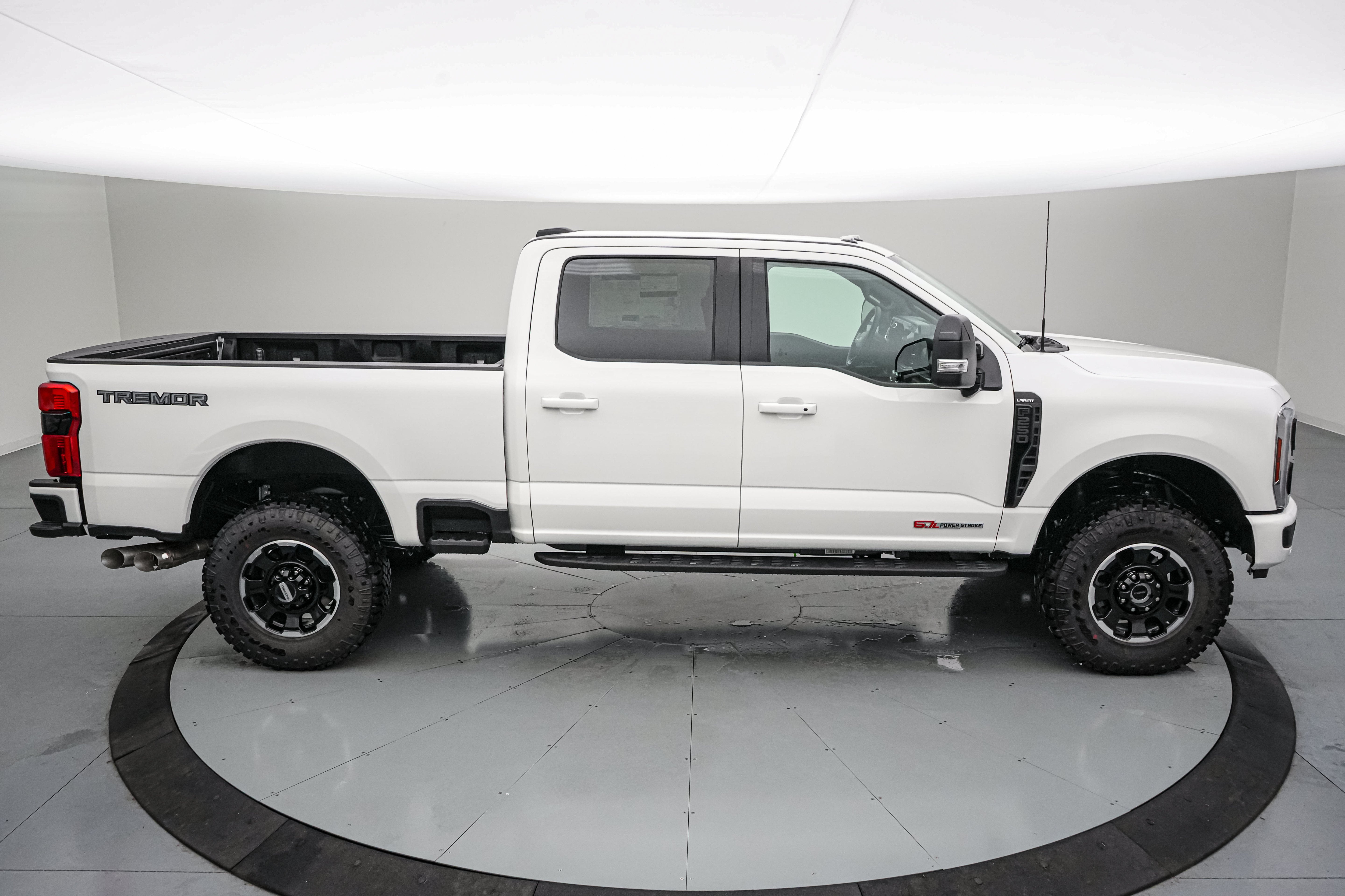 2027 Ford Super Duty F-250 SRW LARIAT