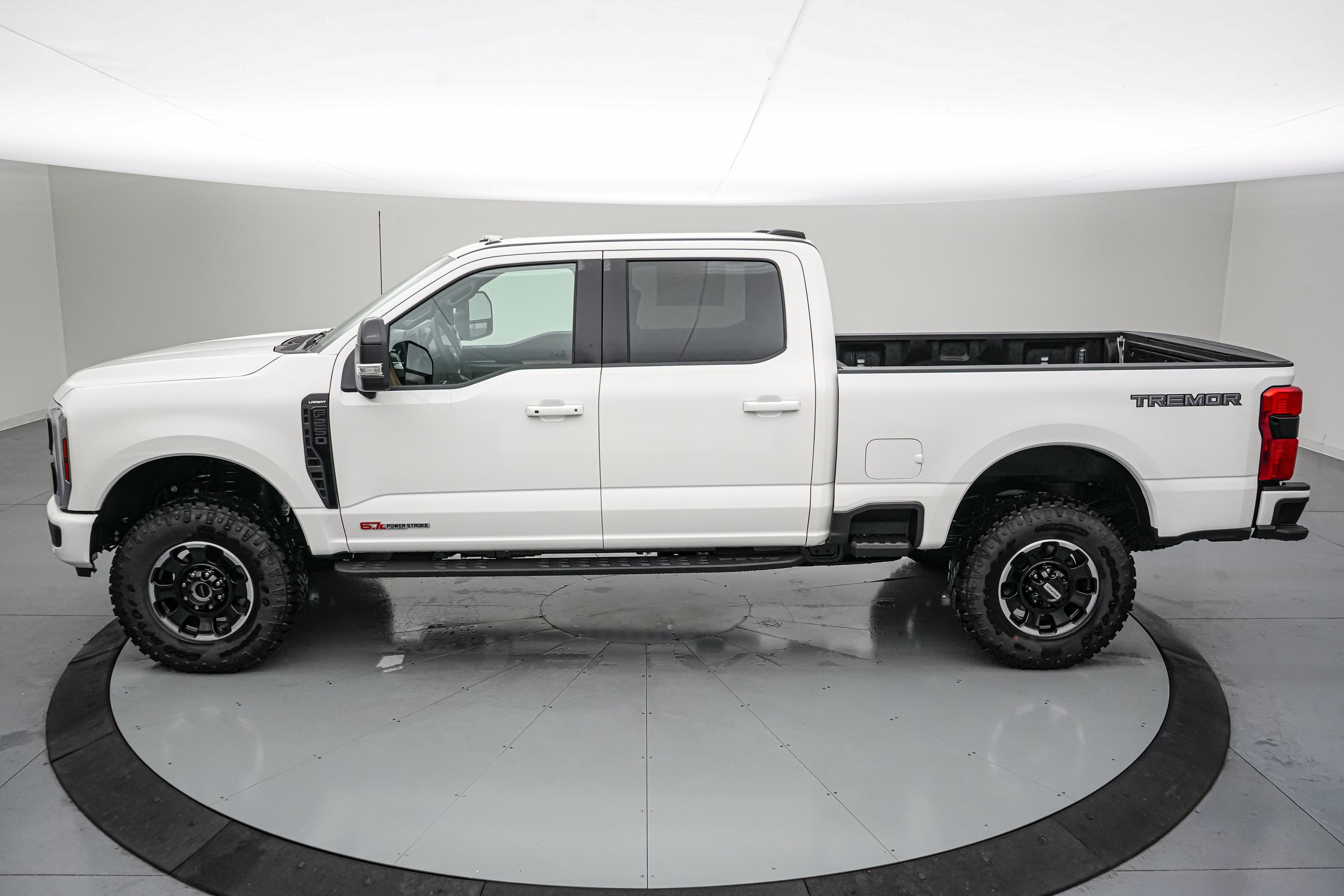2027 Ford Super Duty F-250 SRW LARIAT