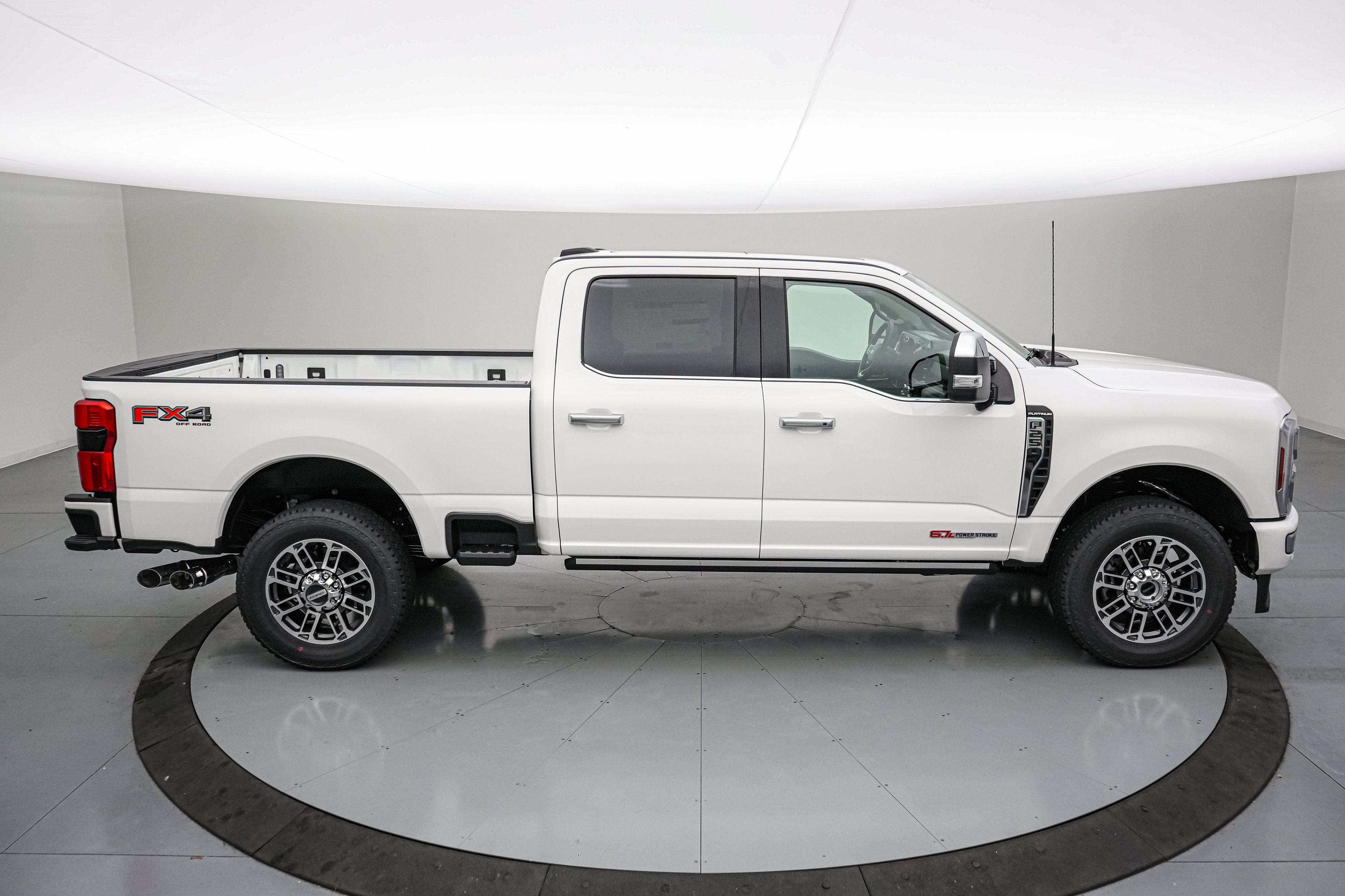 2026 Ford Super Duty F-250 SRW Platinum Plus
