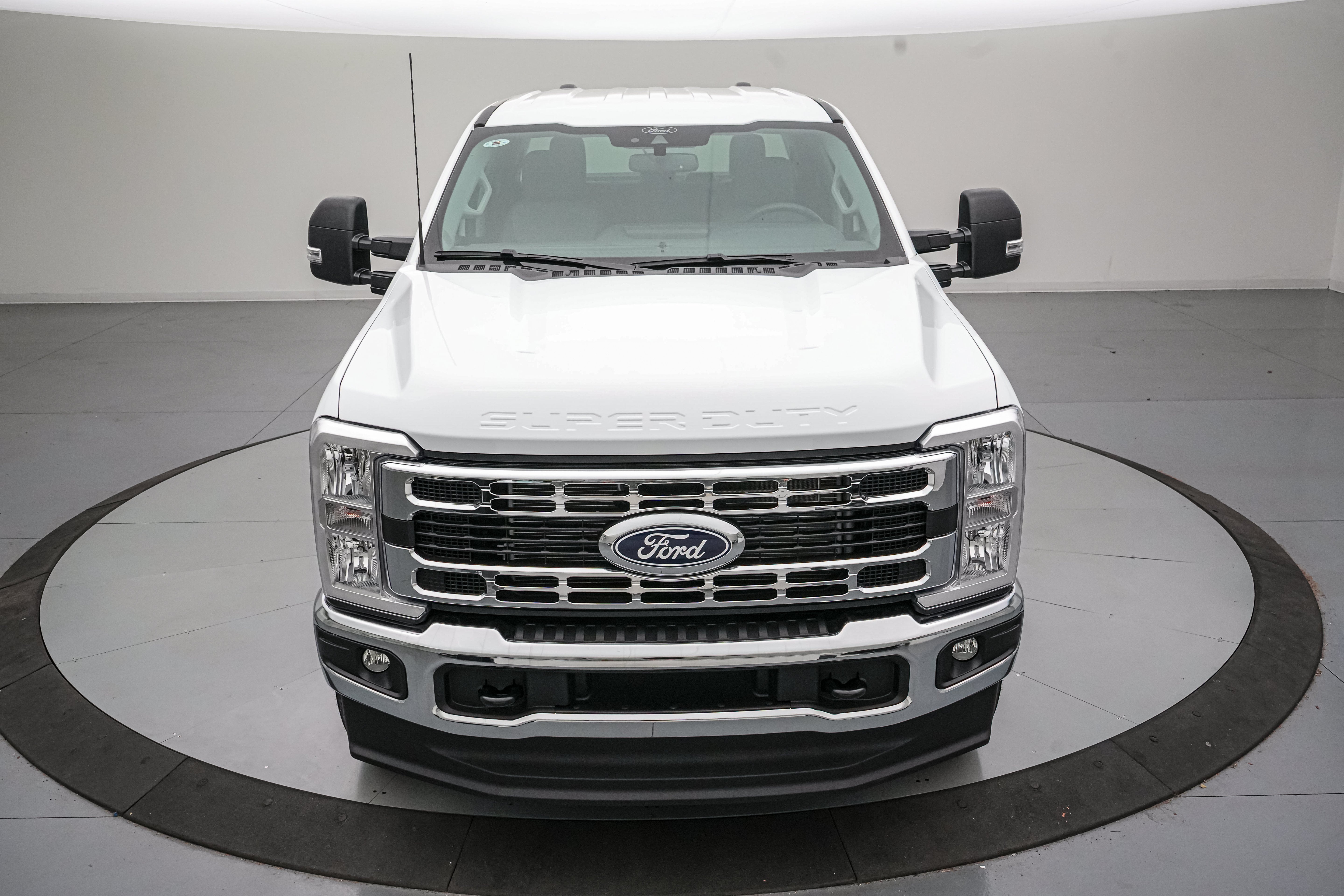 2027 Ford Super Duty F-250 SRW XLT
