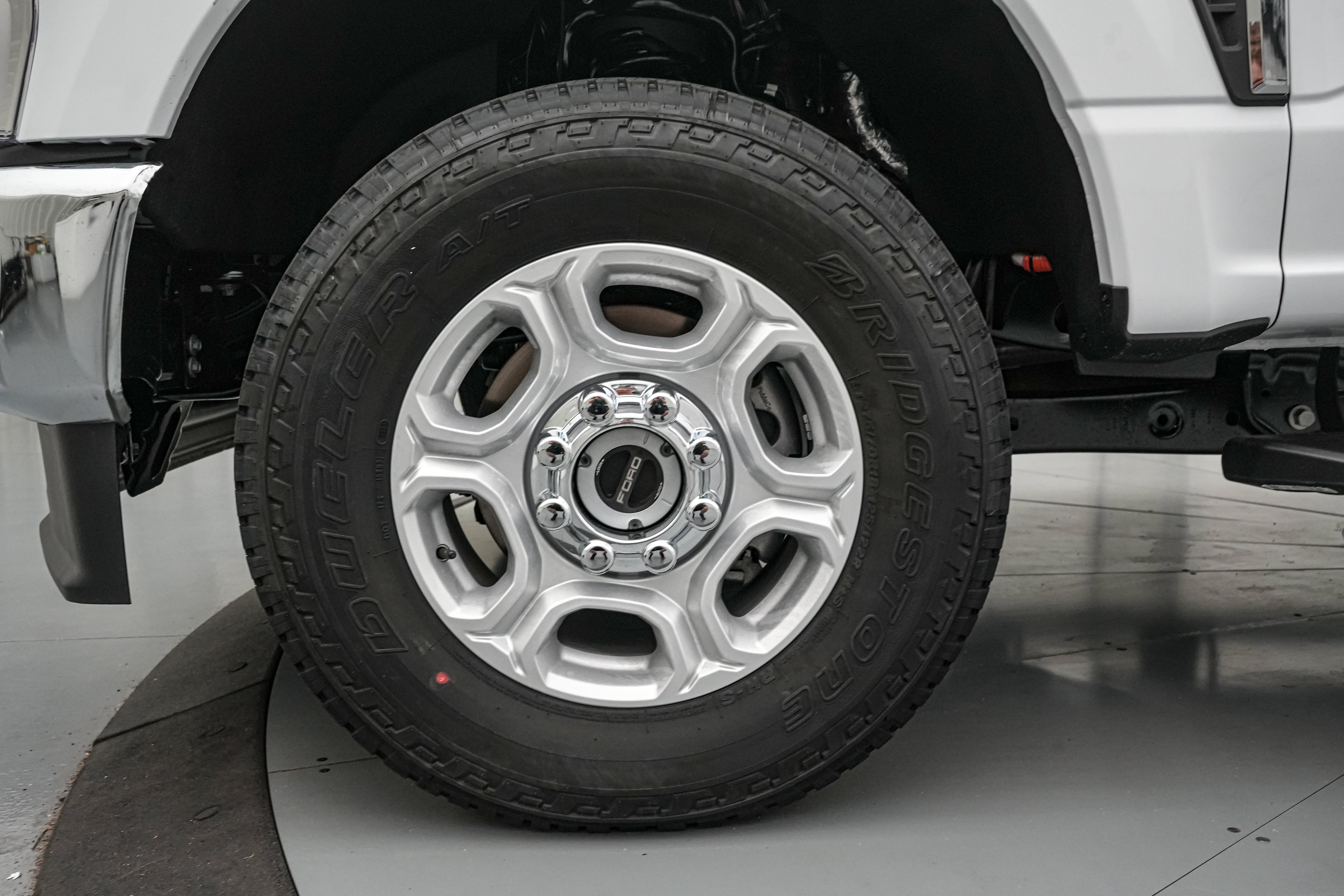 2027 Ford Super Duty F-250 SRW XLT