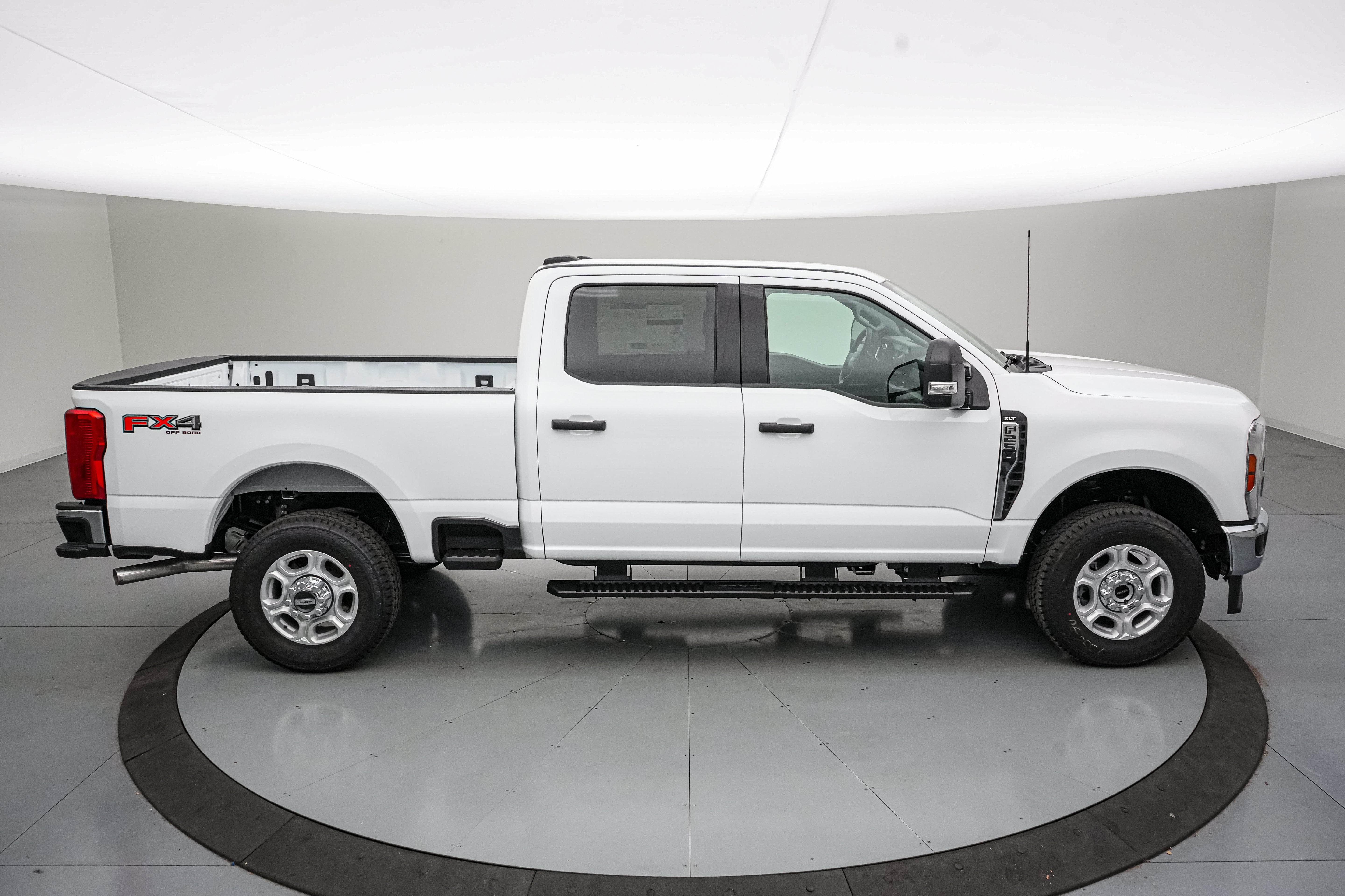 2027 Ford Super Duty F-250 SRW XLT