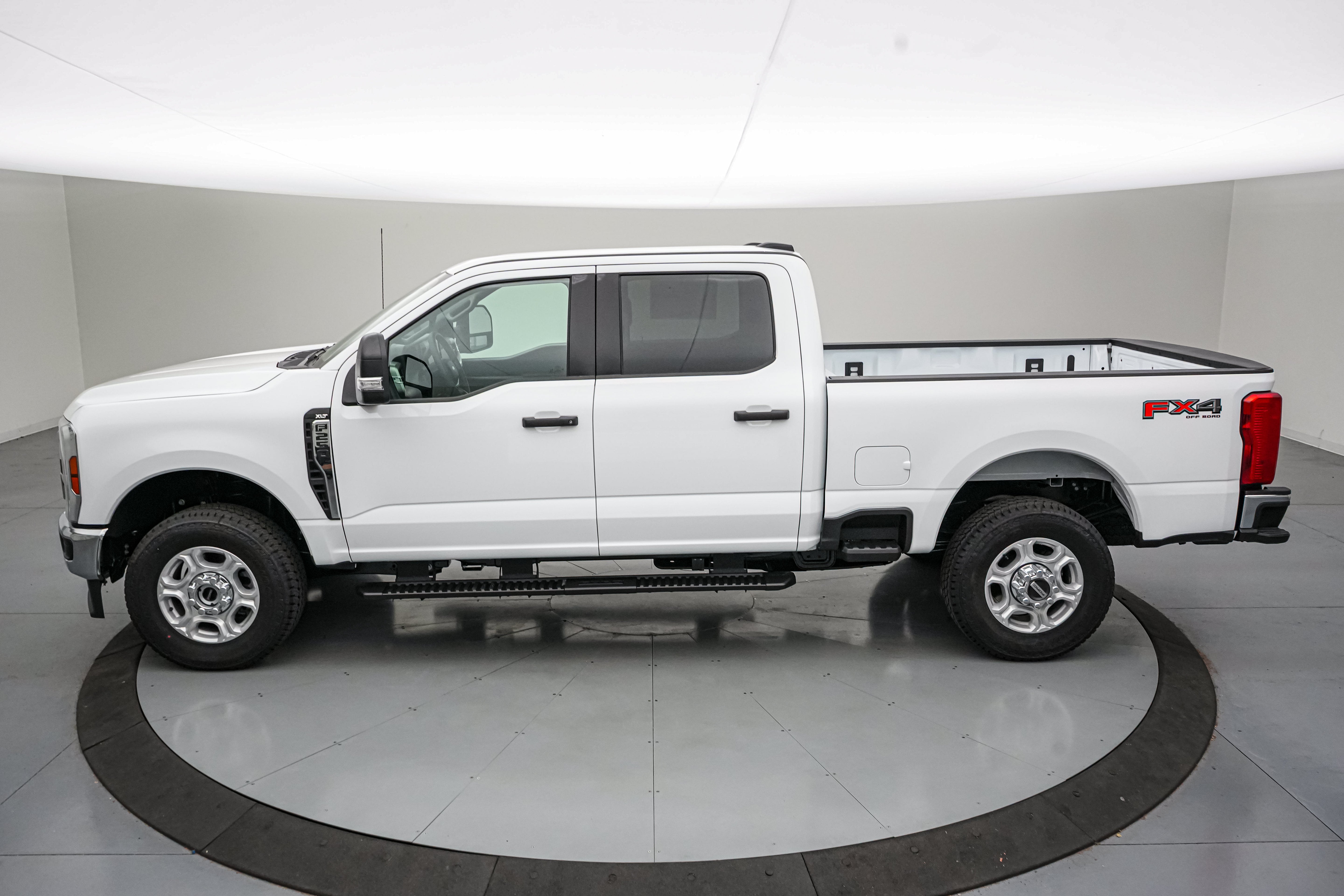 2027 Ford Super Duty F-250 SRW XLT