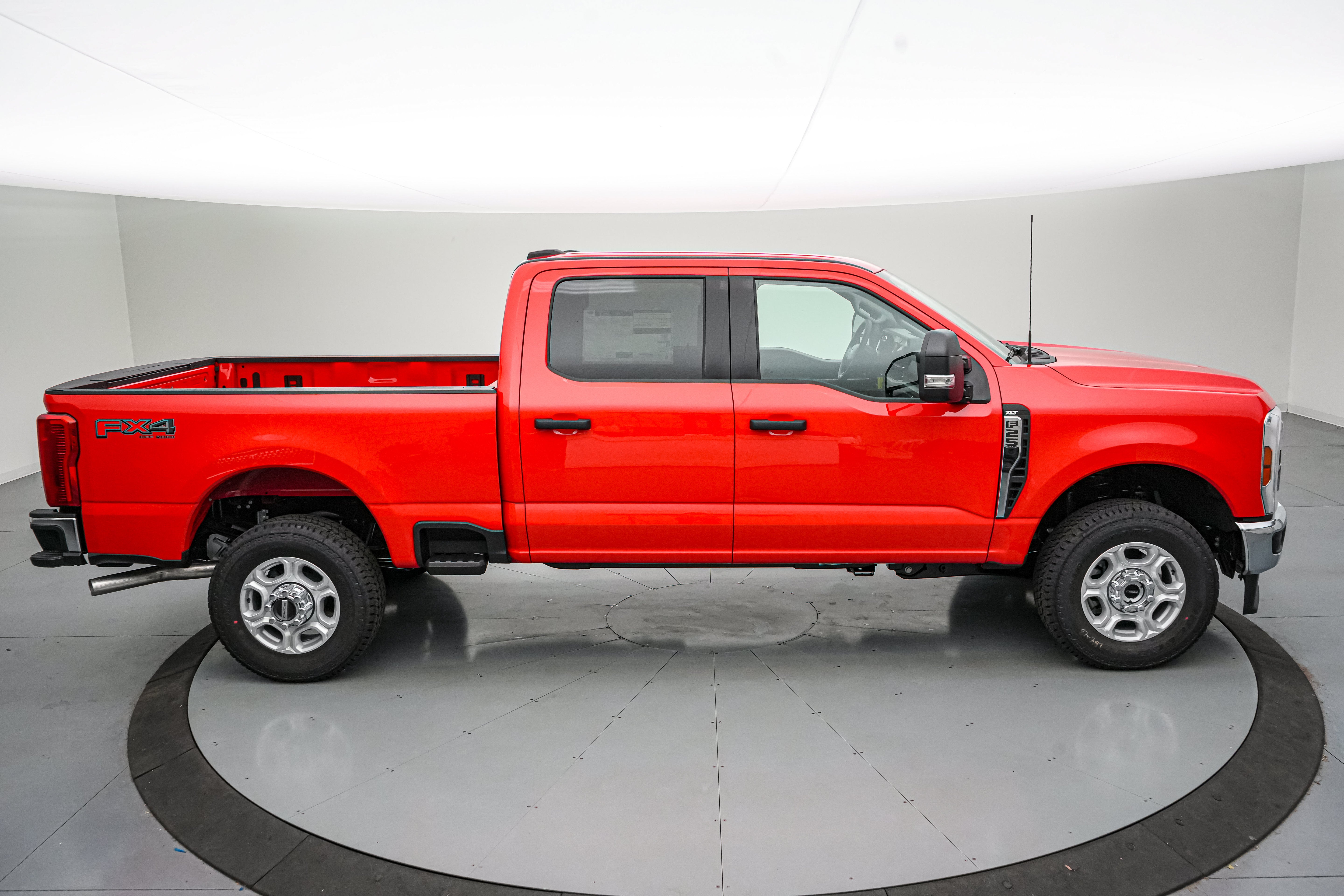 2027 Ford Super Duty F-250 SRW XLT