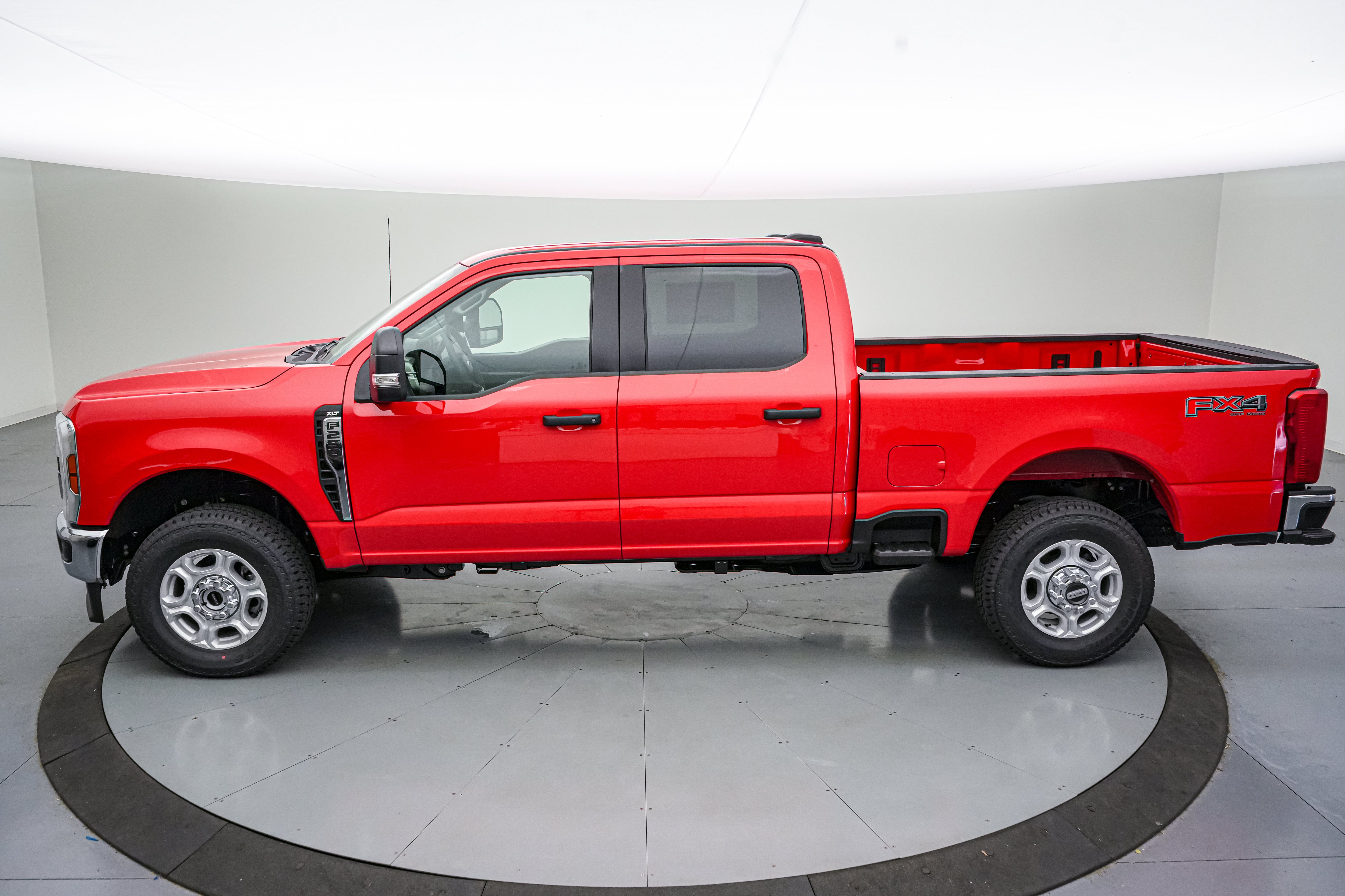 2027 Ford Super Duty F-250 SRW XLT