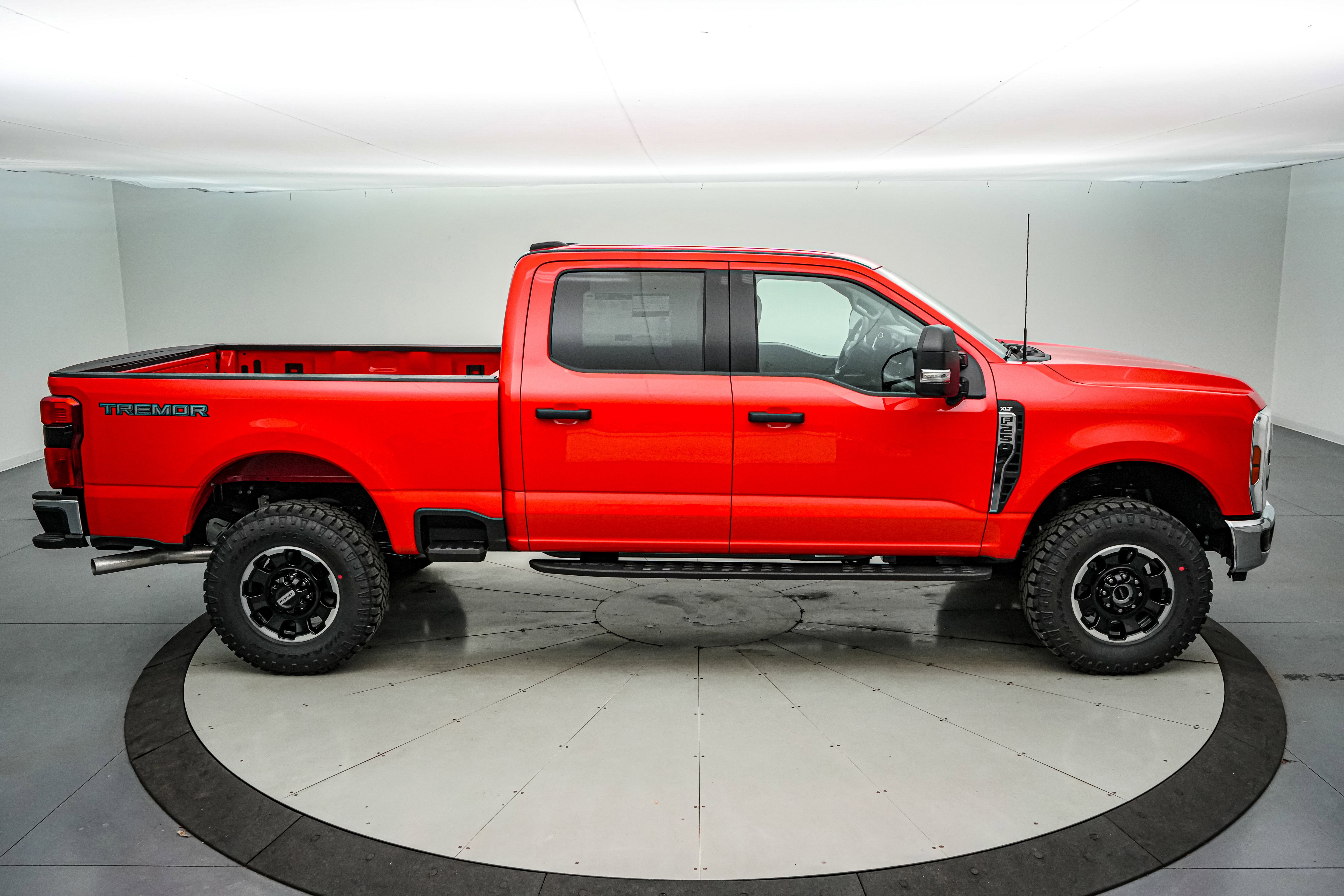 2026 Ford Super Duty F-250 SRW XLT Tremor