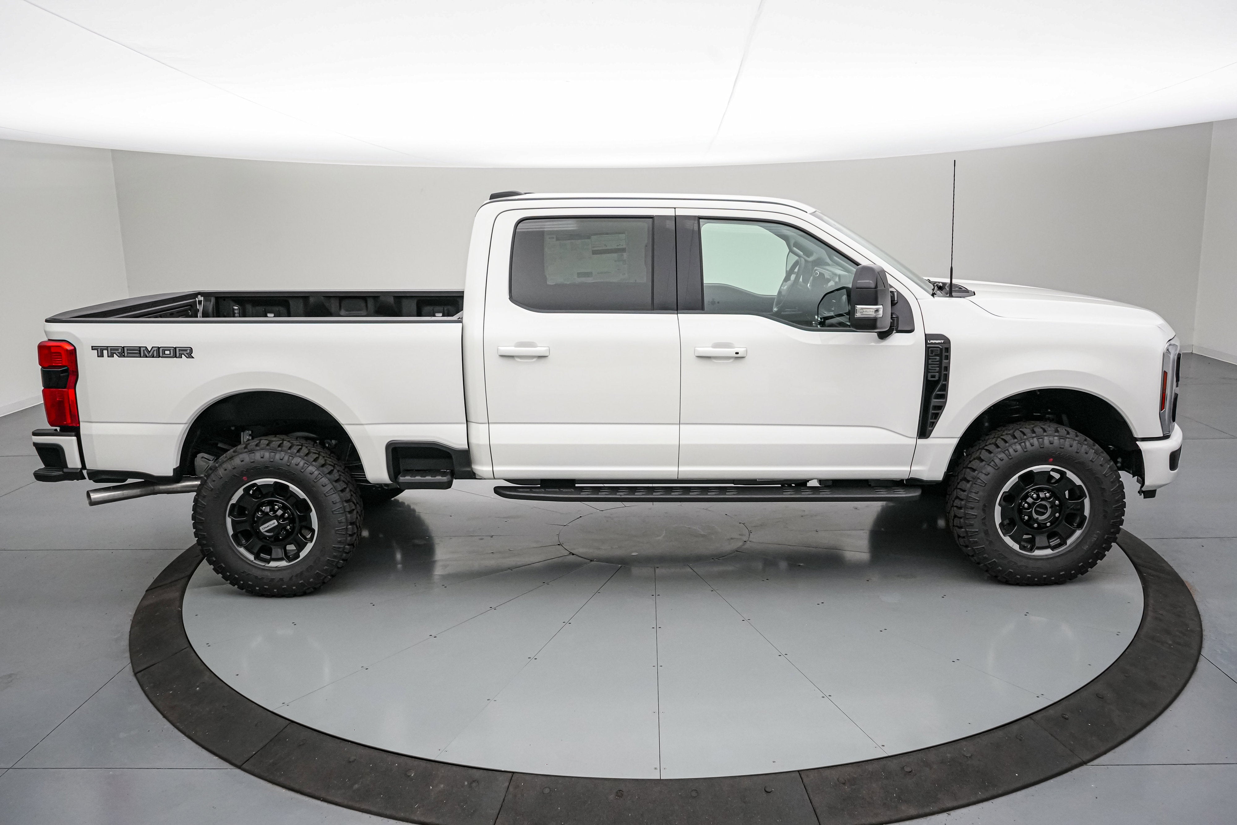 2026 Ford Super Duty F-250 SRW LARIAT Tremor
