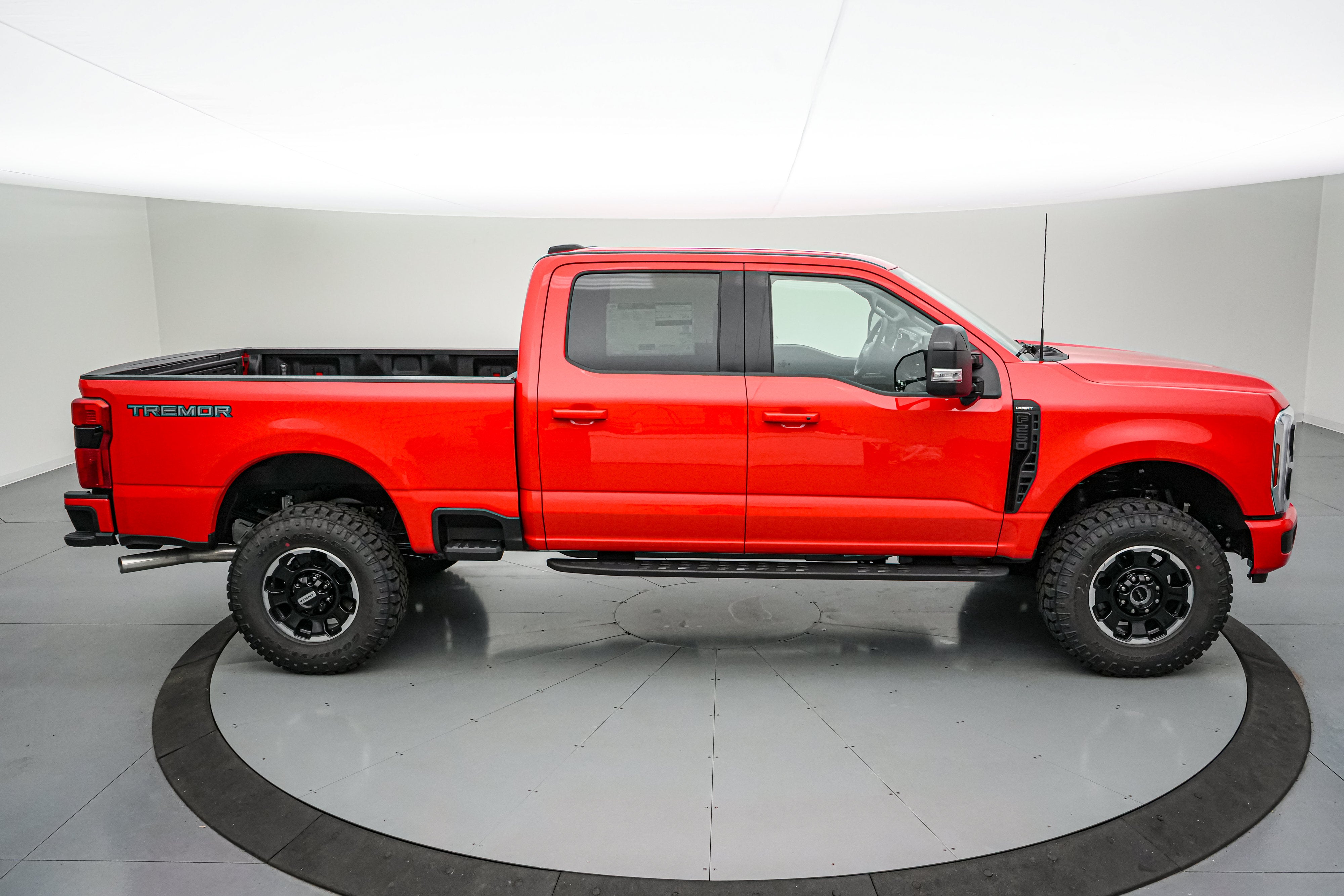 2026 Ford Super Duty F-250 SRW LARIAT Tremor