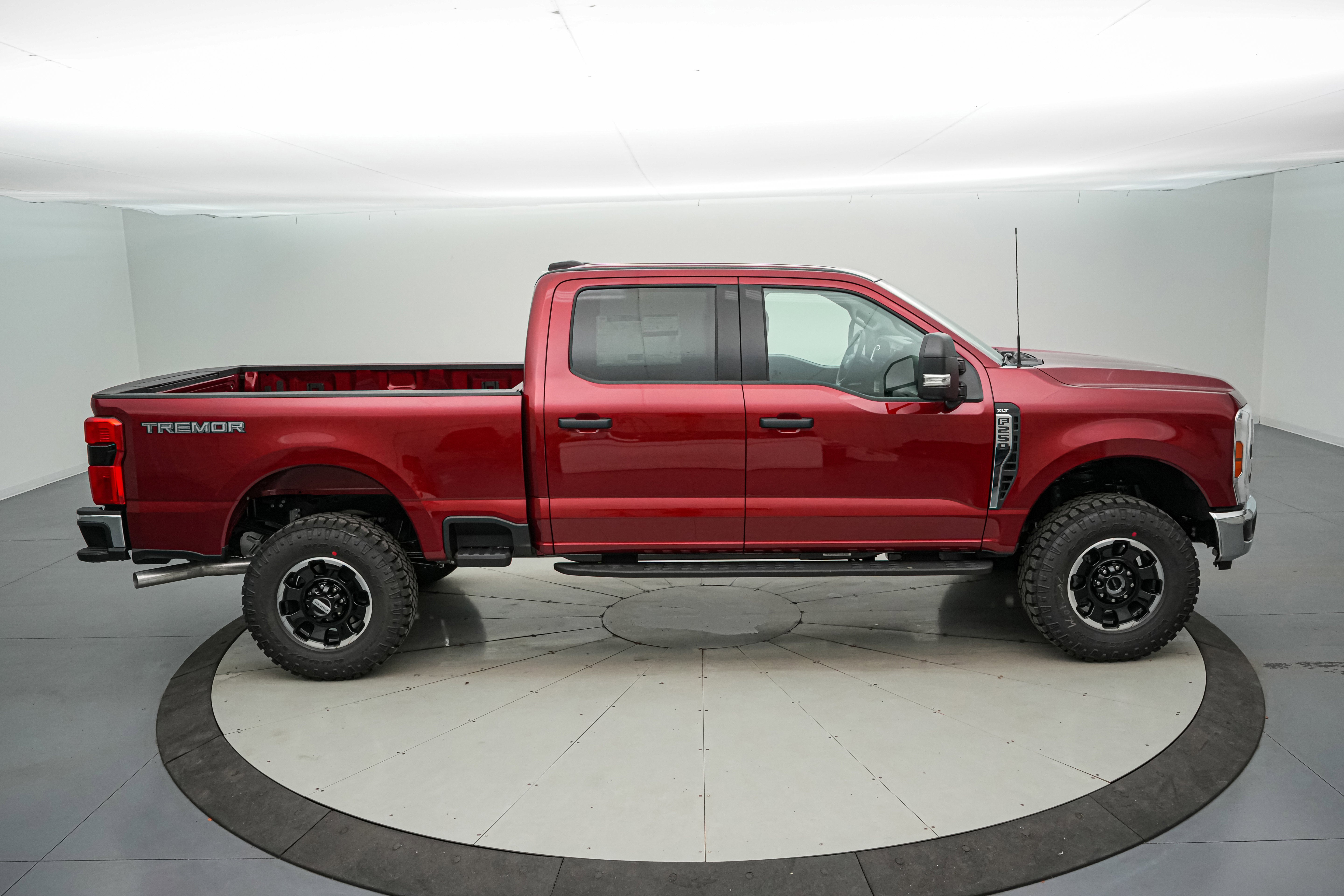 2026 Ford Super Duty F-250 SRW XLT Tremor