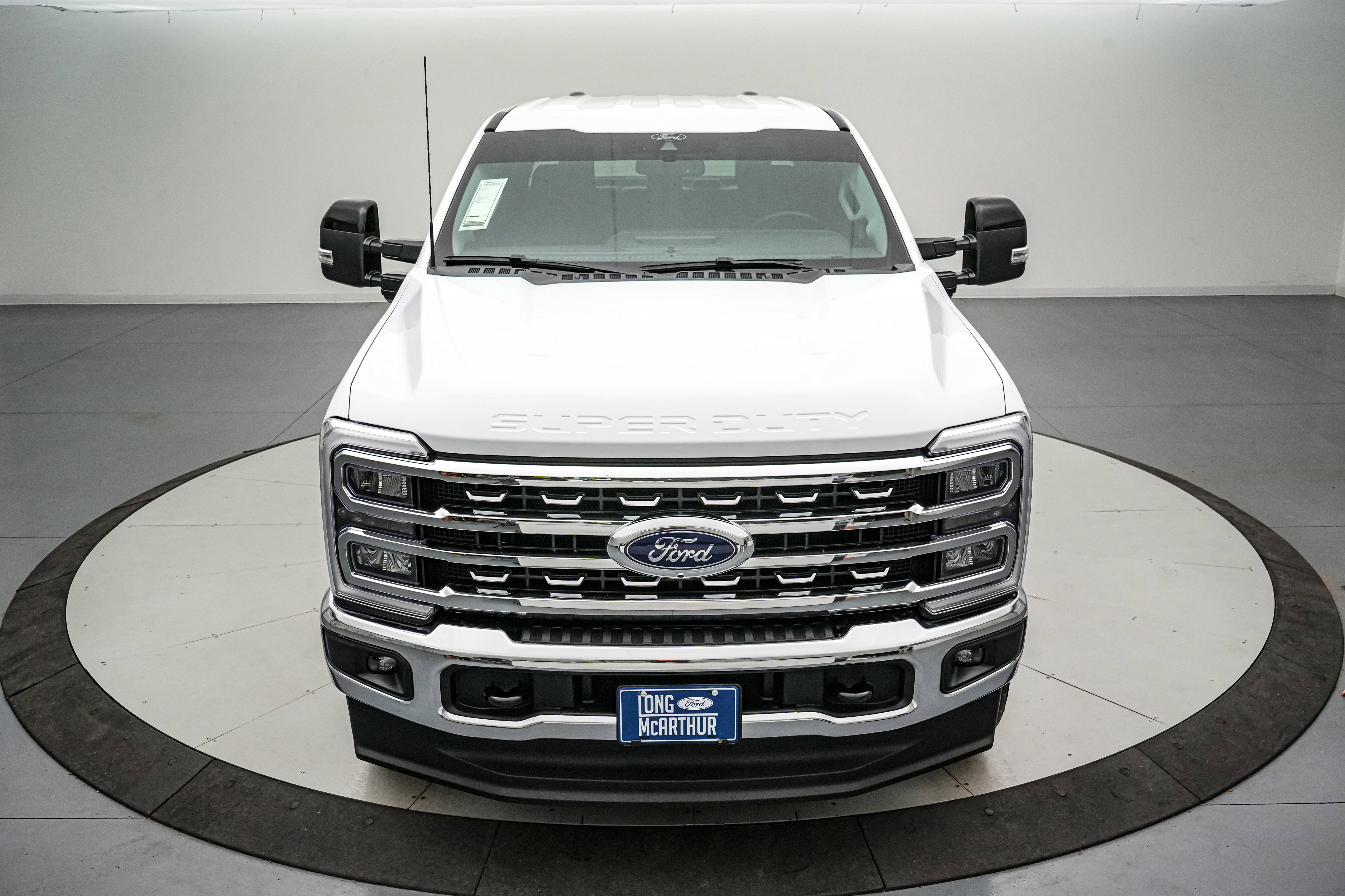 2026 Ford Super Duty F-350 SRW LARIAT
