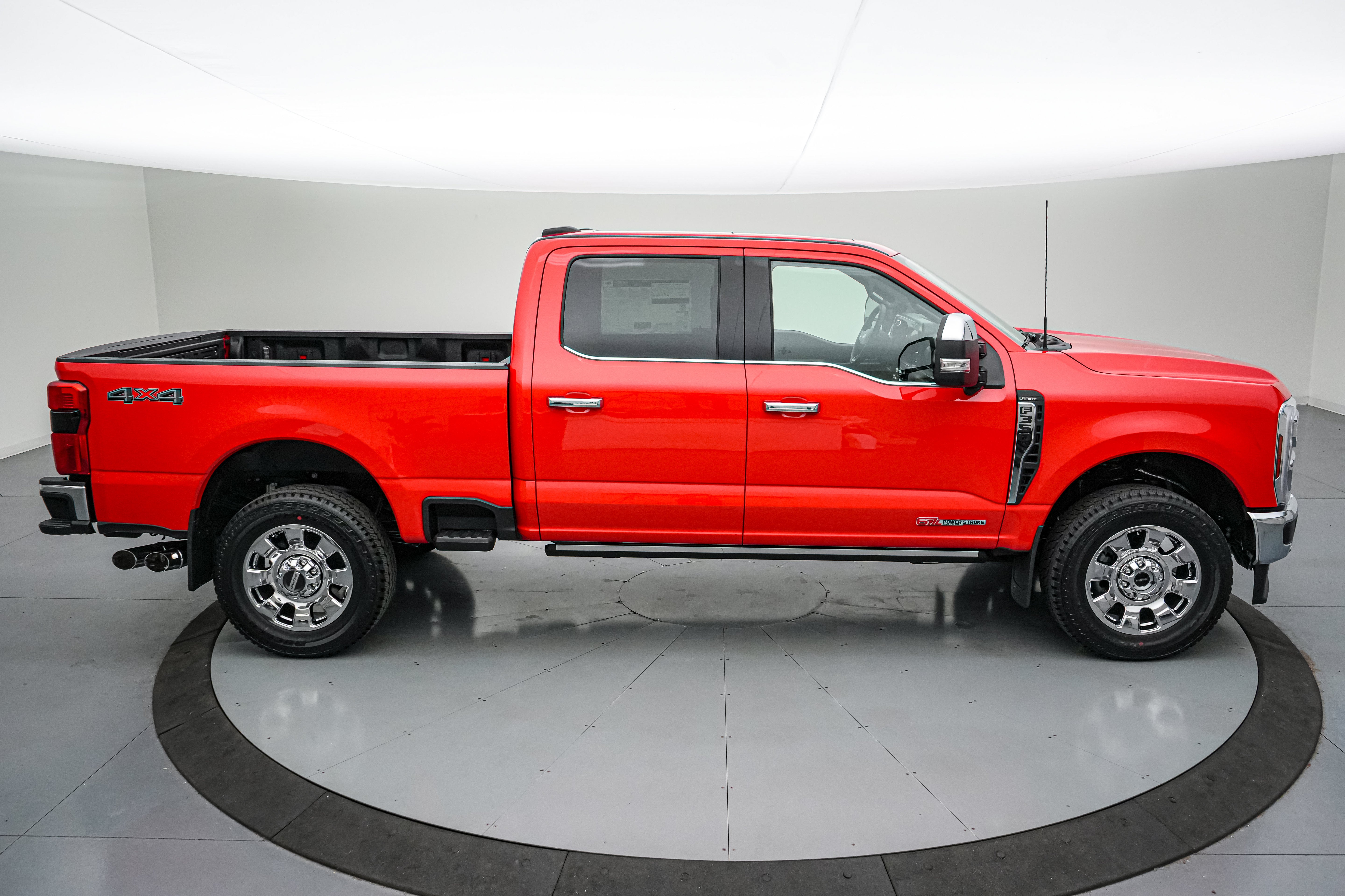 2026 Ford Super Duty F-350 SRW LARIAT
