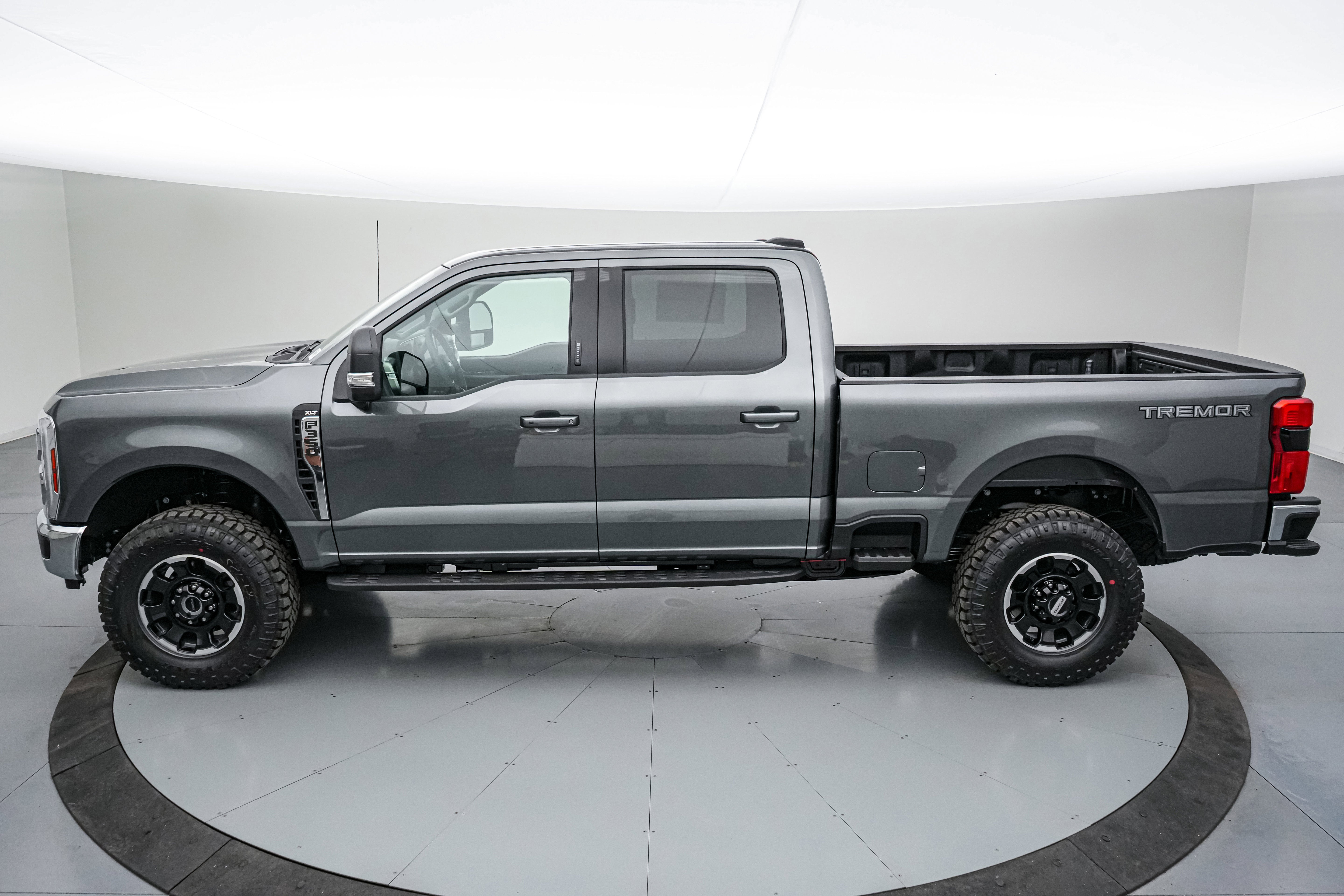 2026 Ford Super Duty F-350 SRW XLT Tremor