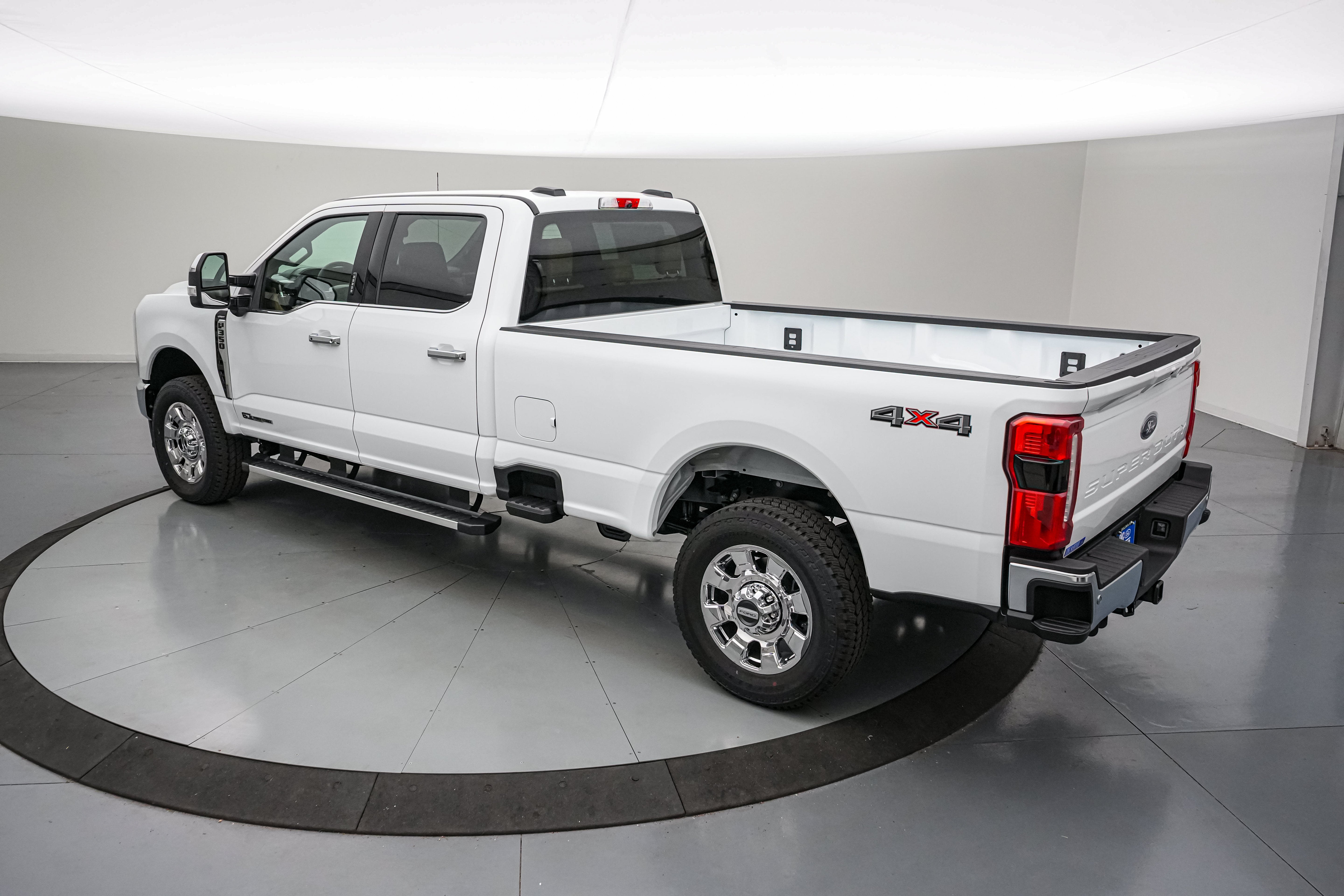 2026 Ford Super Duty F-350 SRW Lariat