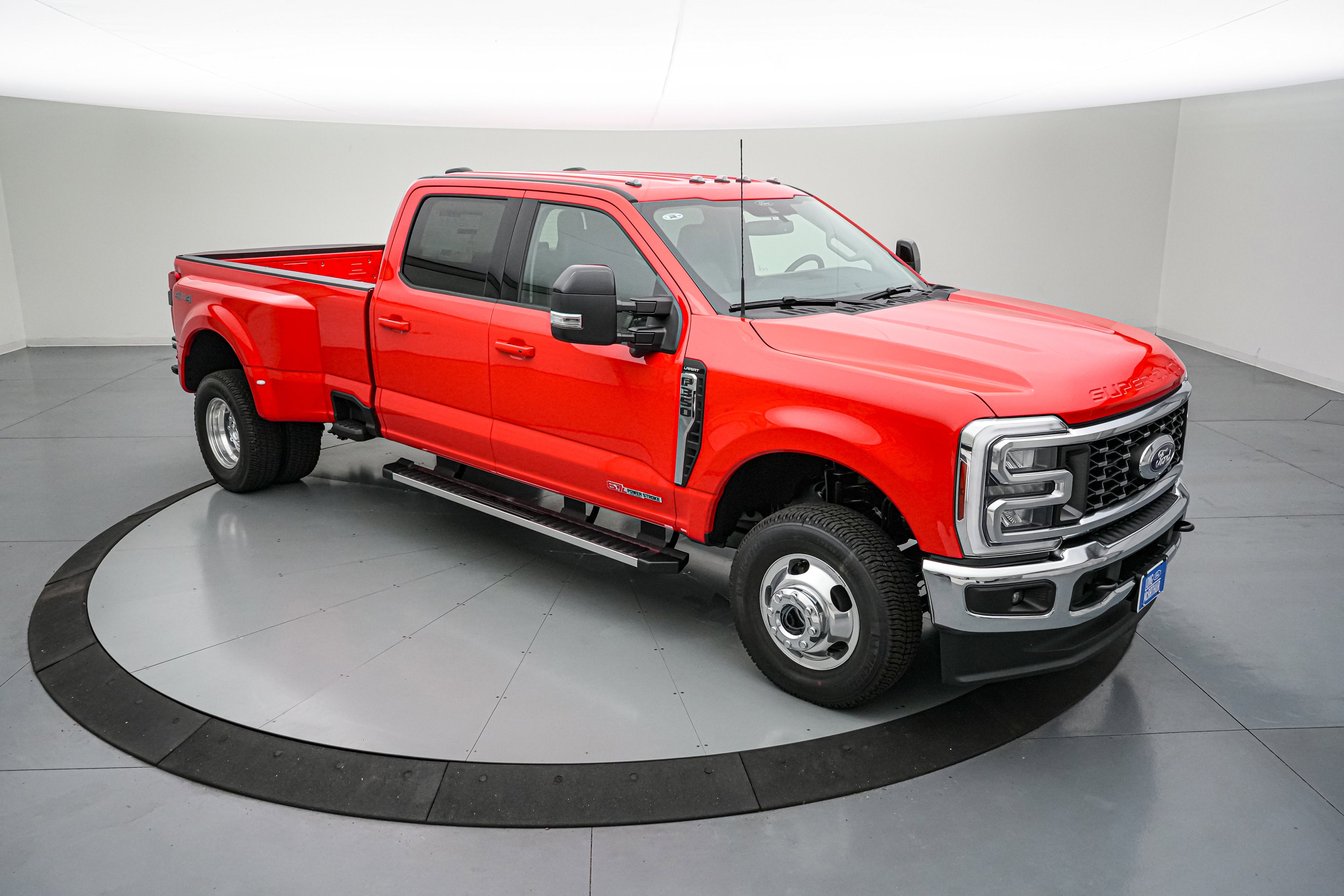 2026 Ford Super Duty F-350 DRW LARIAT