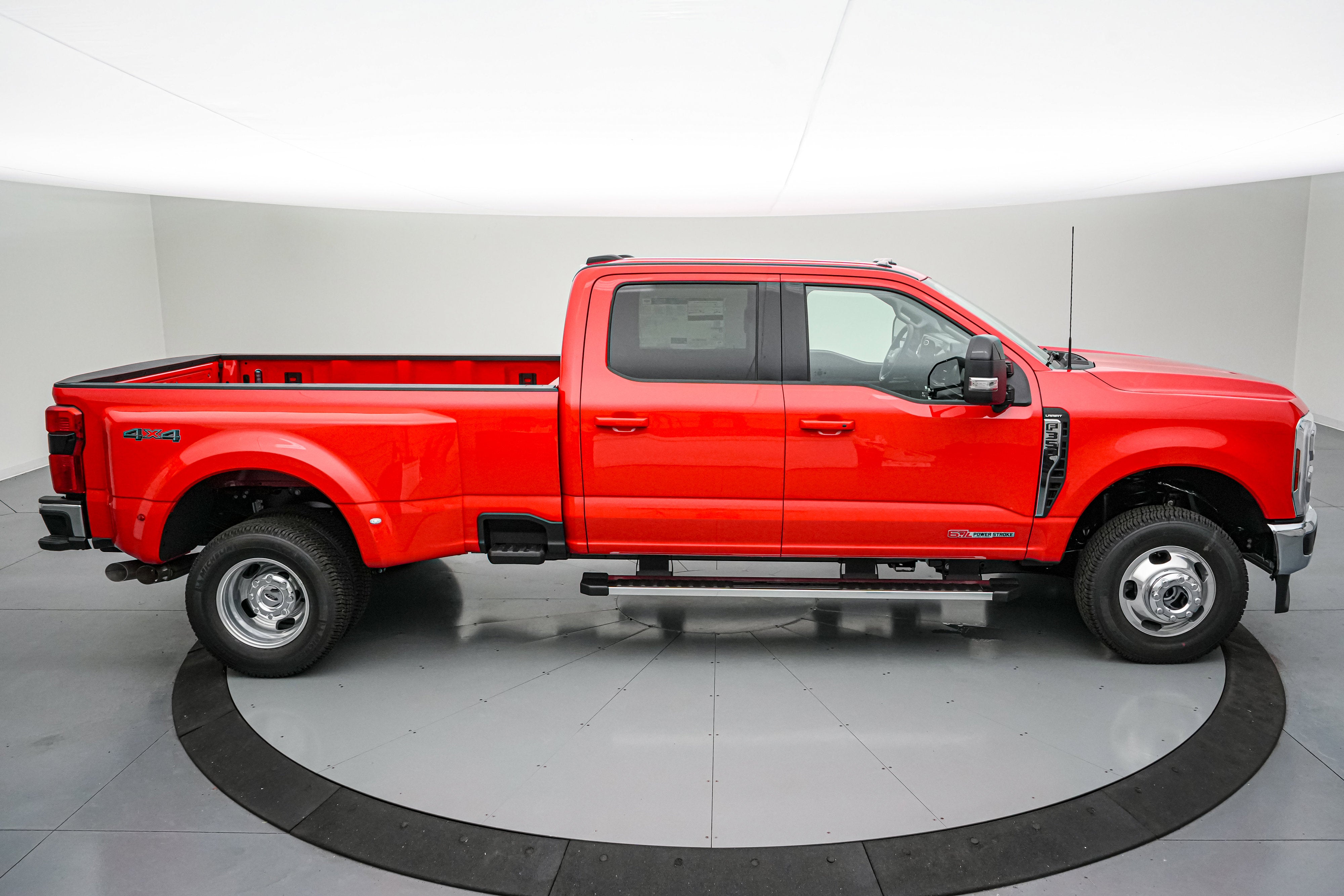 2026 Ford Super Duty F-350 DRW LARIAT