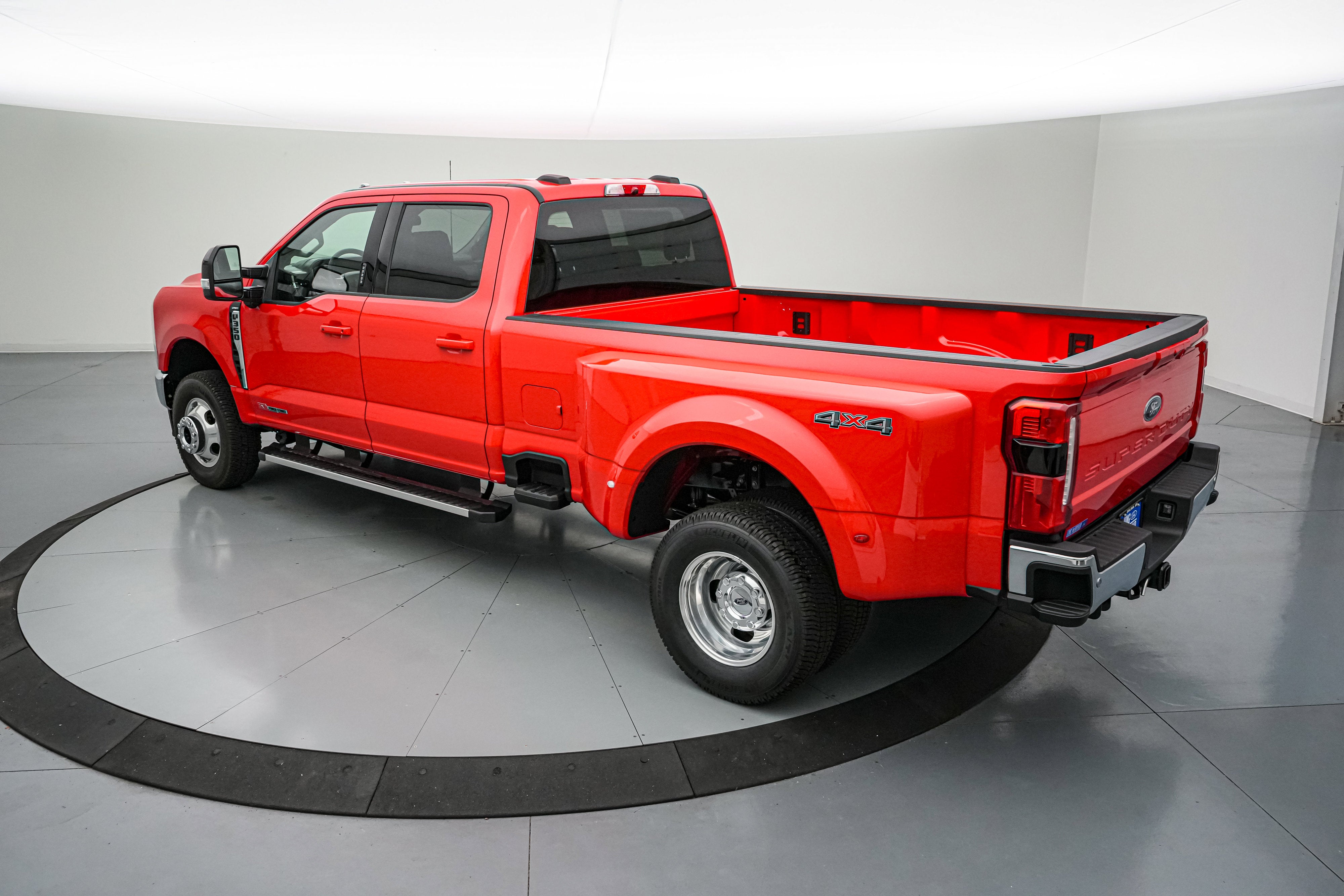2026 Ford Super Duty F-350 DRW LARIAT