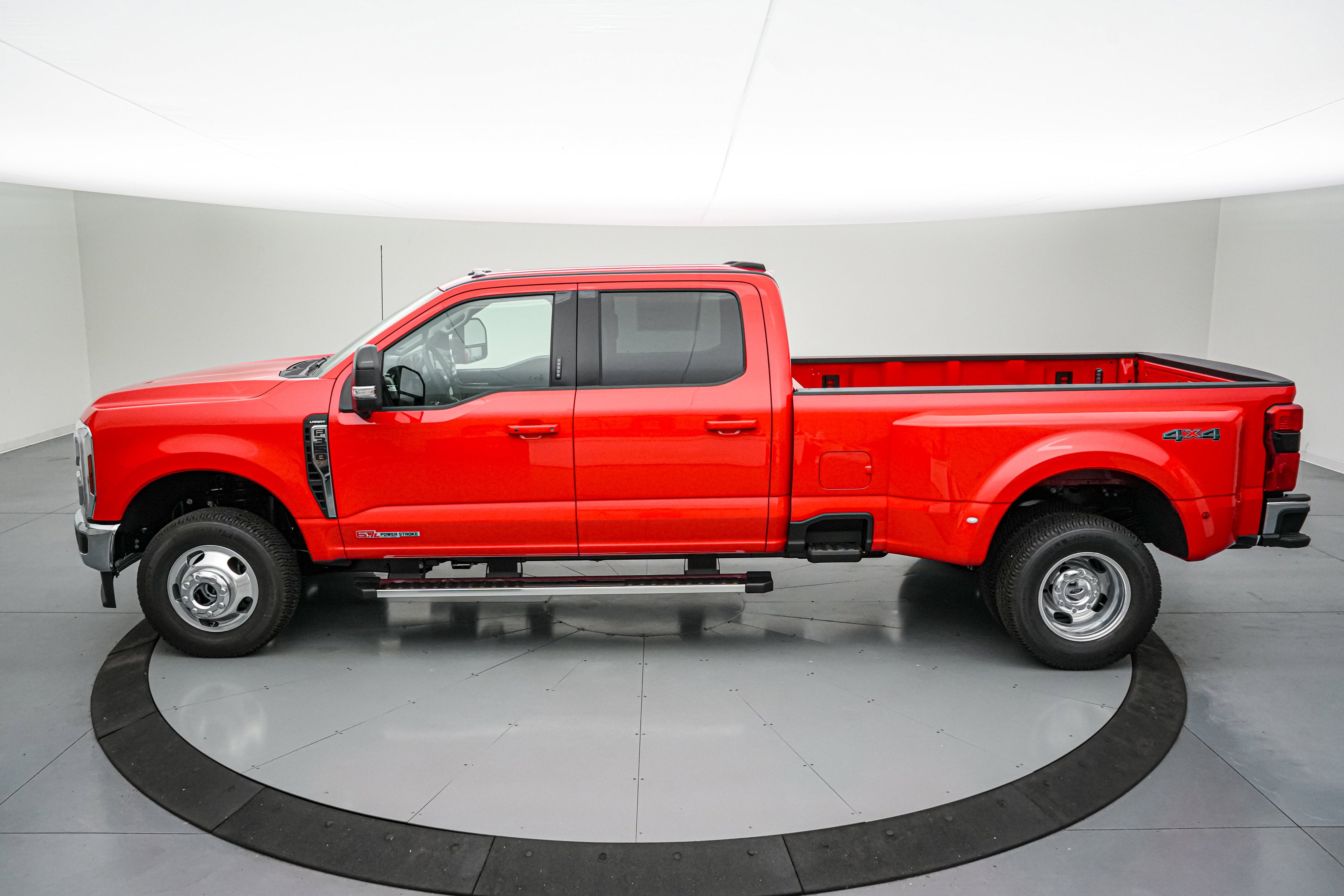 2026 Ford Super Duty F-350 DRW LARIAT