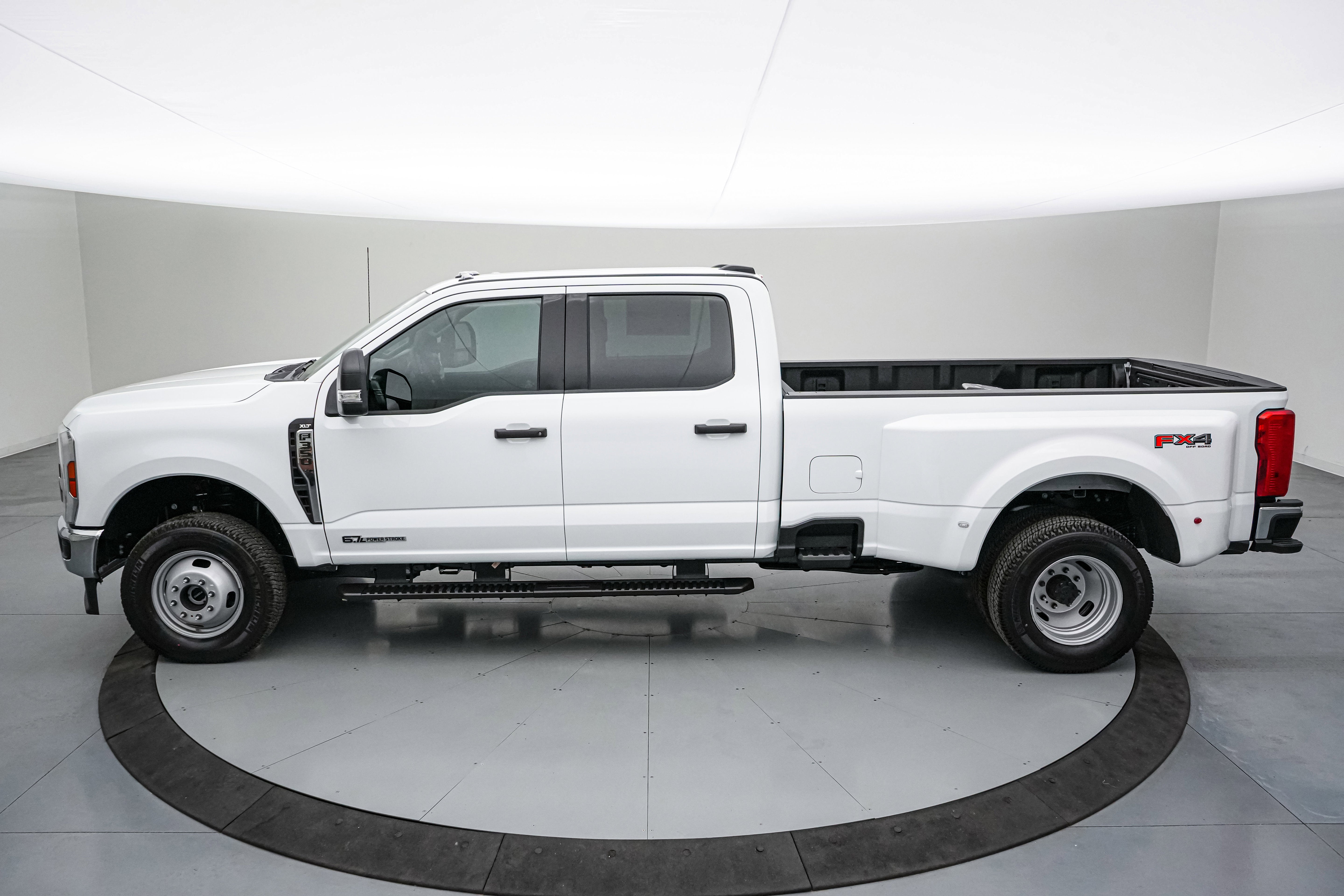 2026 Ford Super Duty F-350 DRW XLT