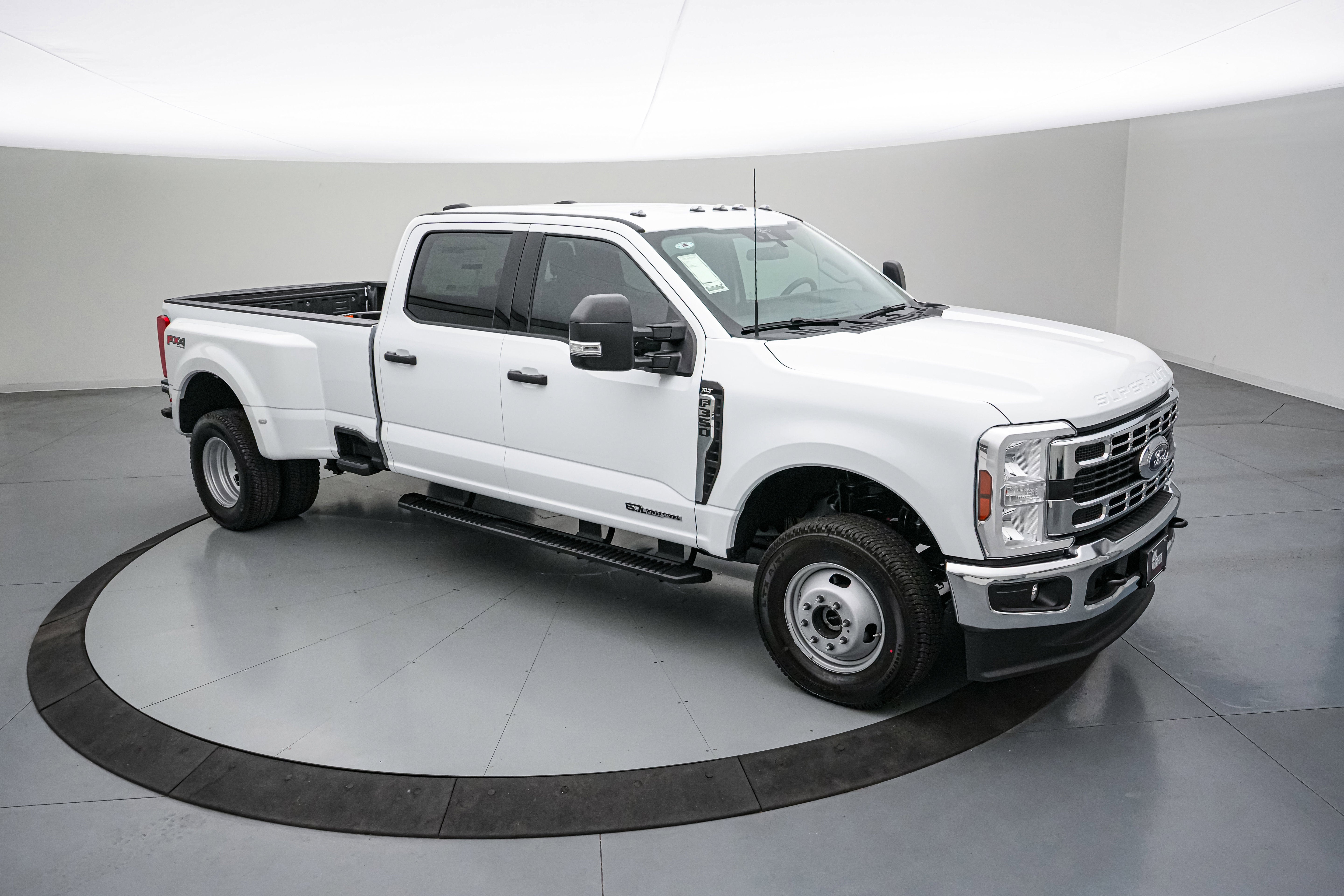 2026 Ford Super Duty F-350 DRW XLT