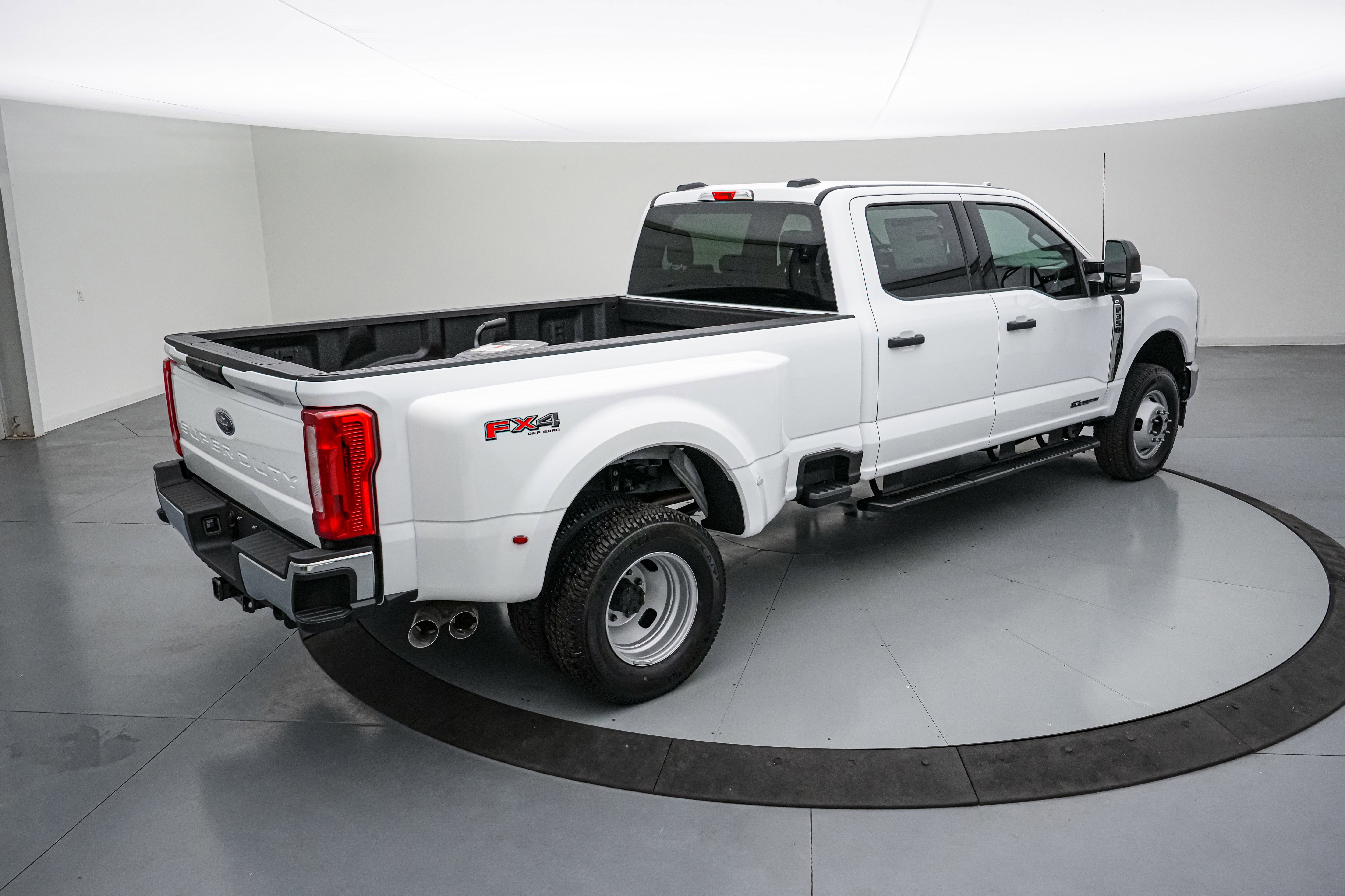 2026 Ford Super Duty F-350 DRW XLT