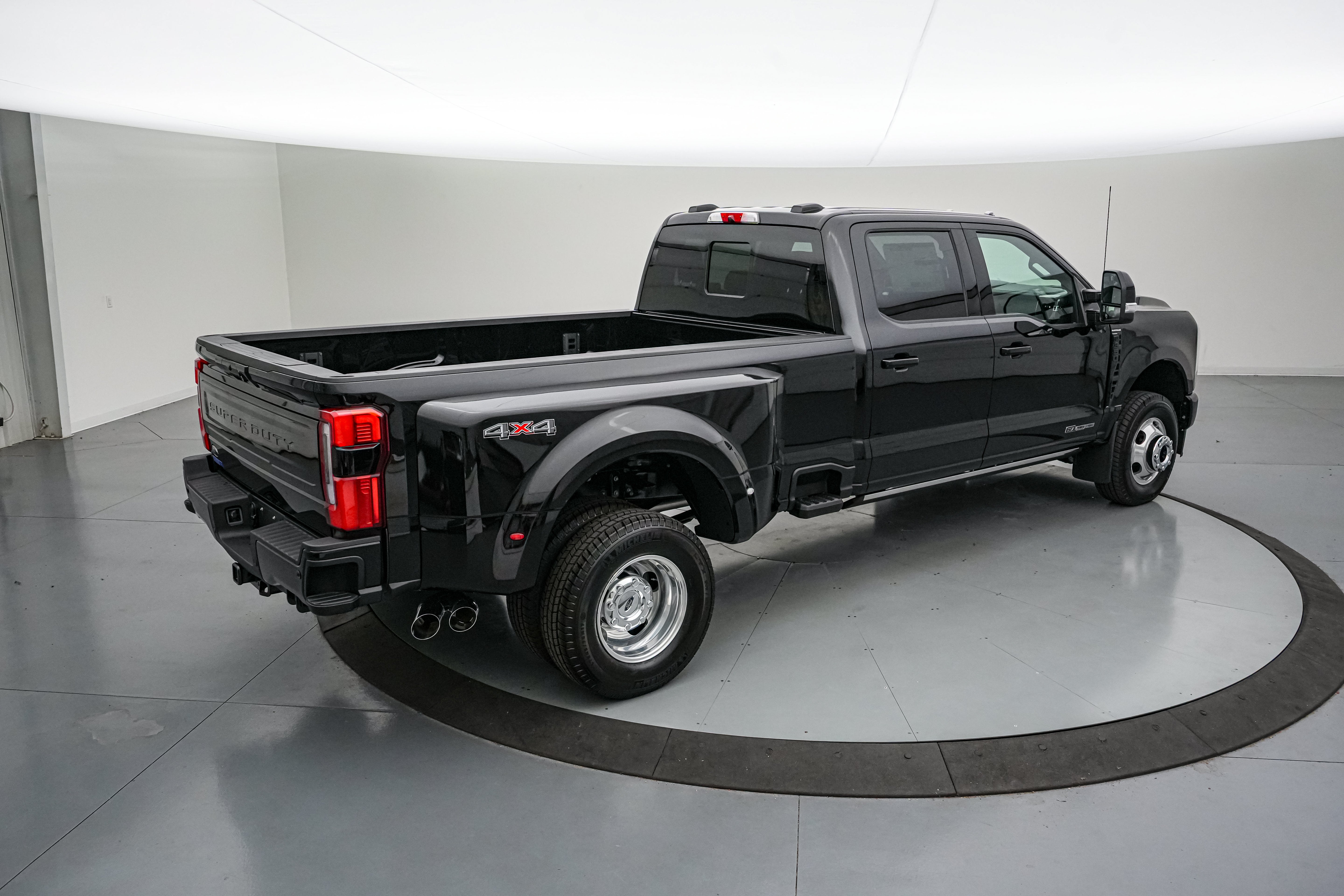 2026 Ford Super Duty F-350 DRW Platinum