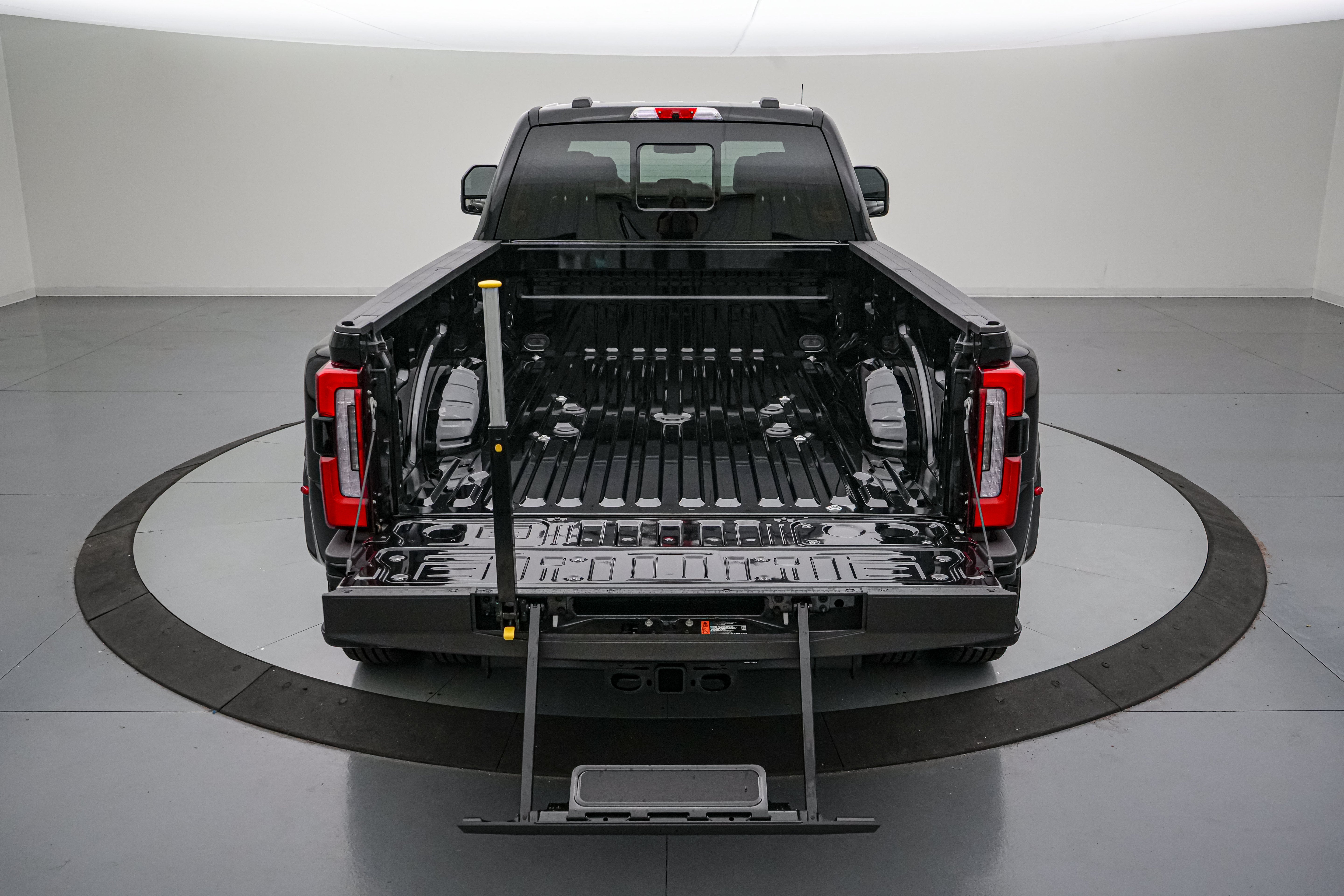2026 Ford Super Duty F-350 DRW Platinum