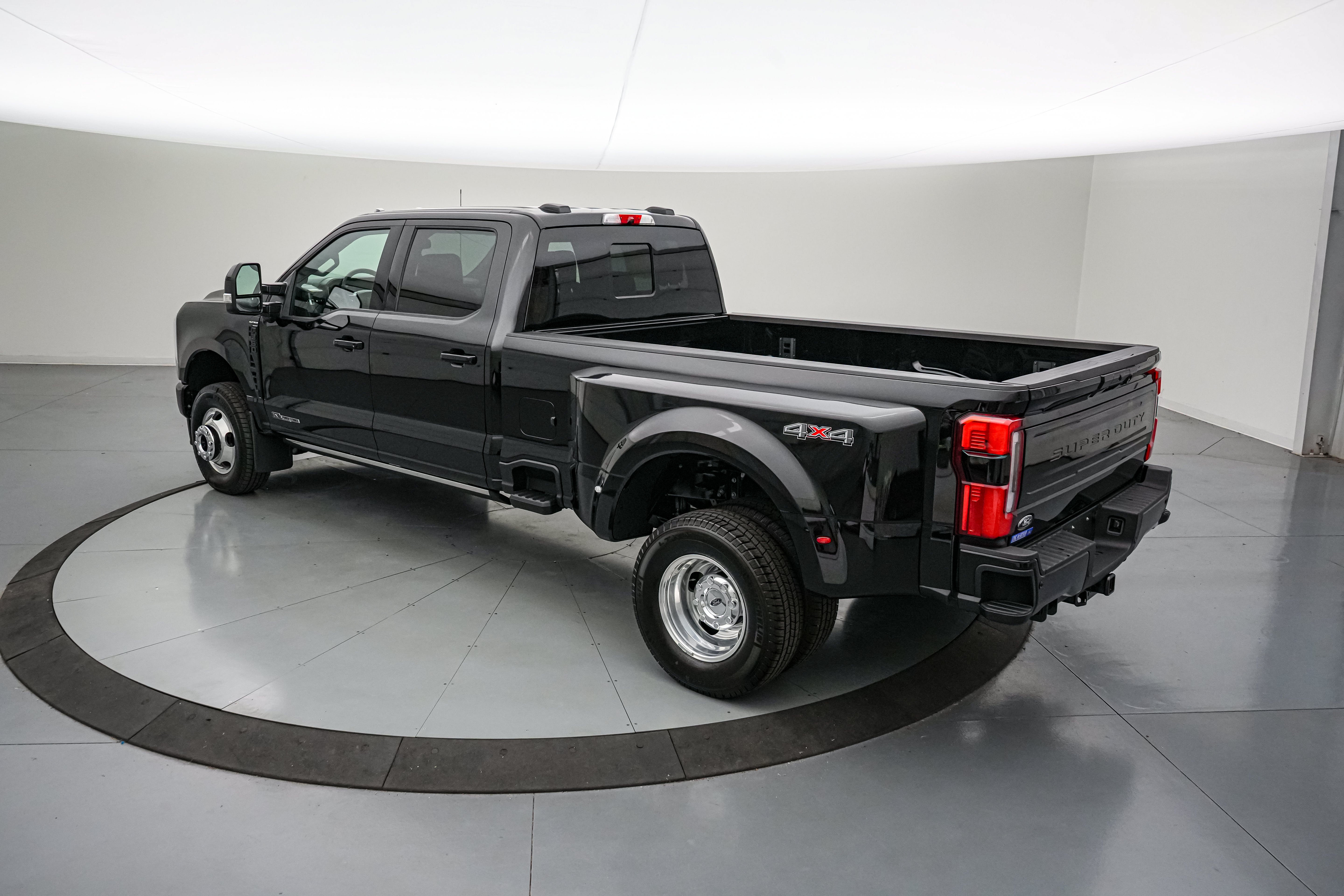 2026 Ford Super Duty F-350 DRW Platinum