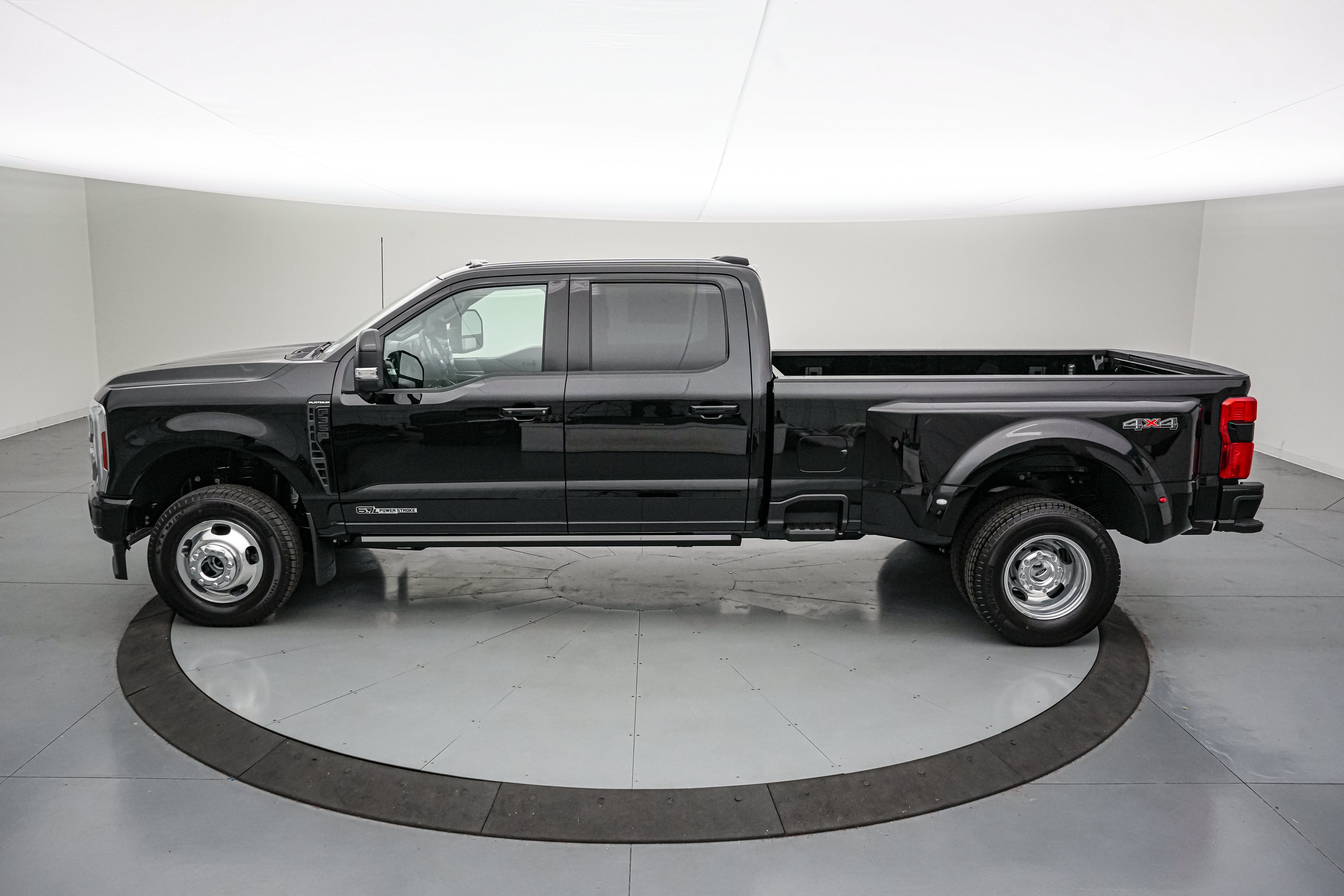 2026 Ford Super Duty F-350 DRW Platinum