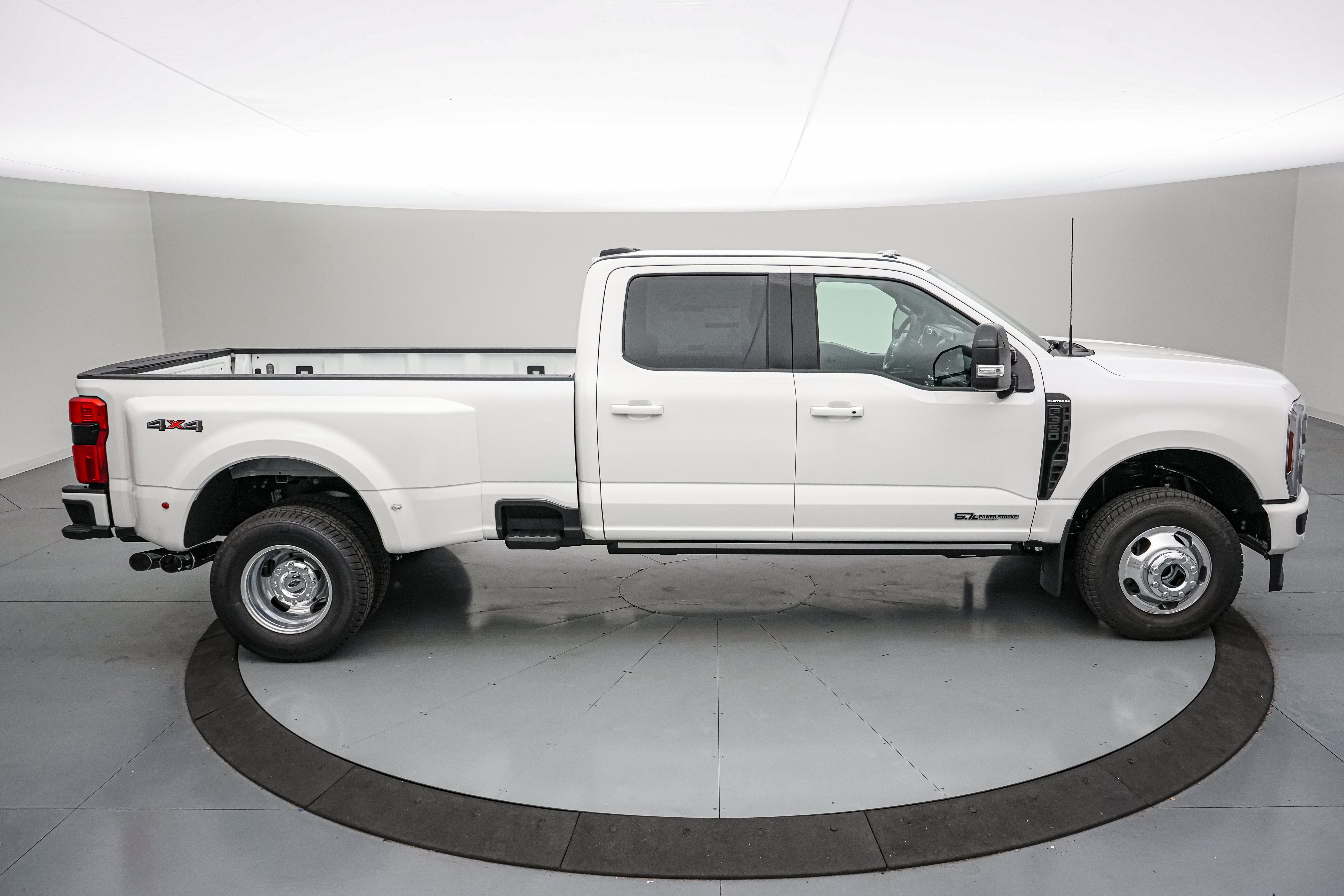 2026 Ford Super Duty F-350 DRW Platinum