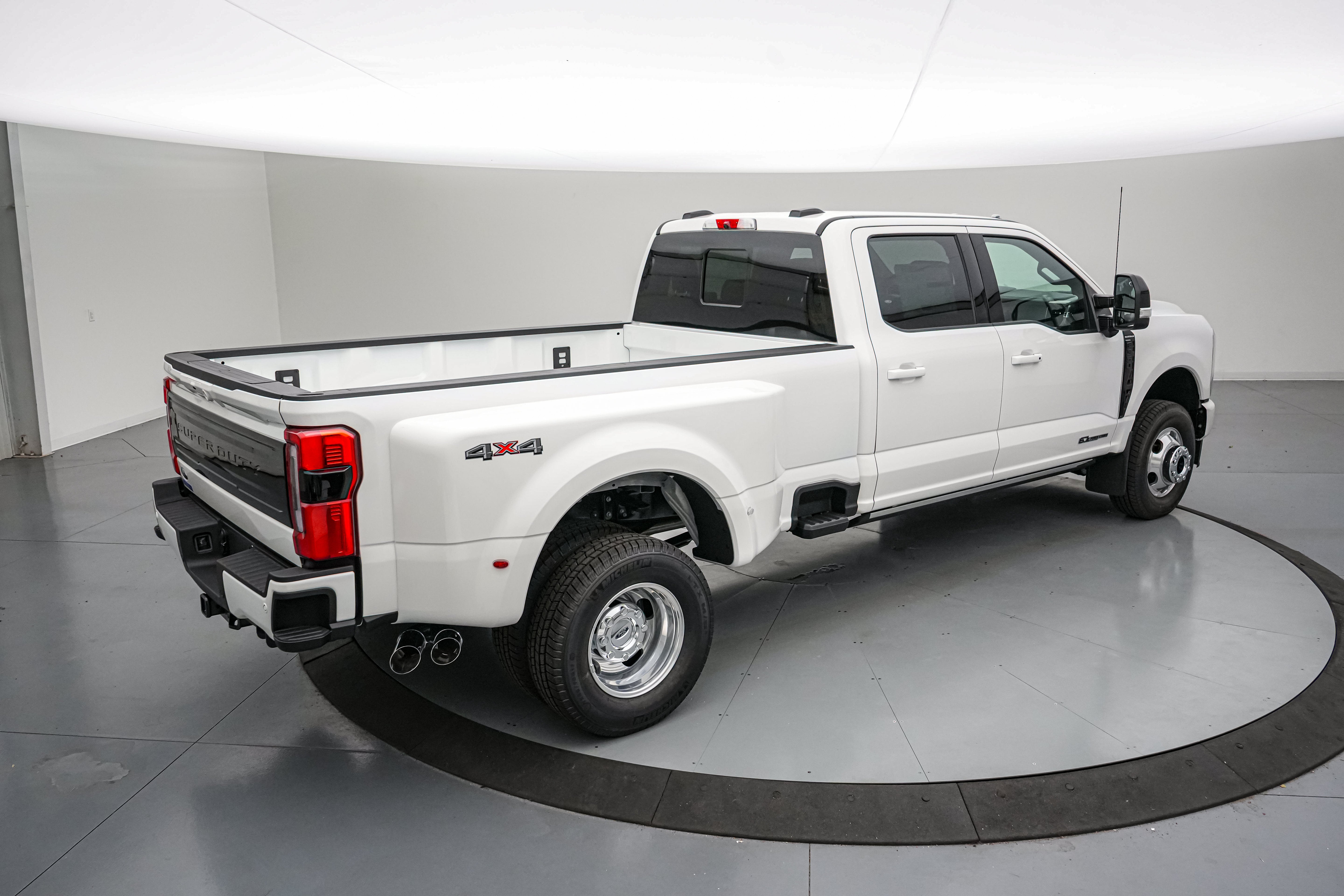2026 Ford Super Duty F-350 DRW Platinum