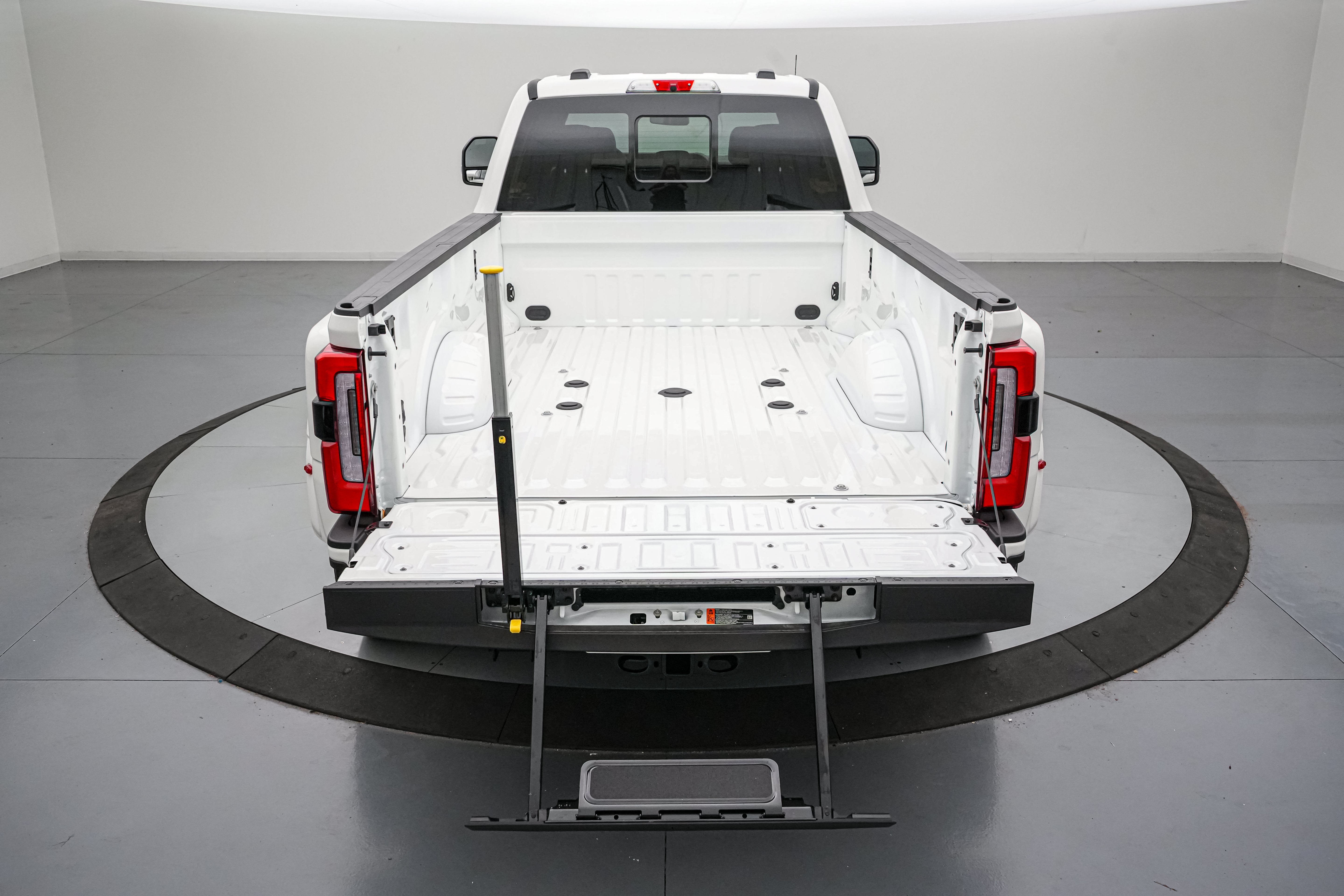 2026 Ford Super Duty F-350 DRW Platinum