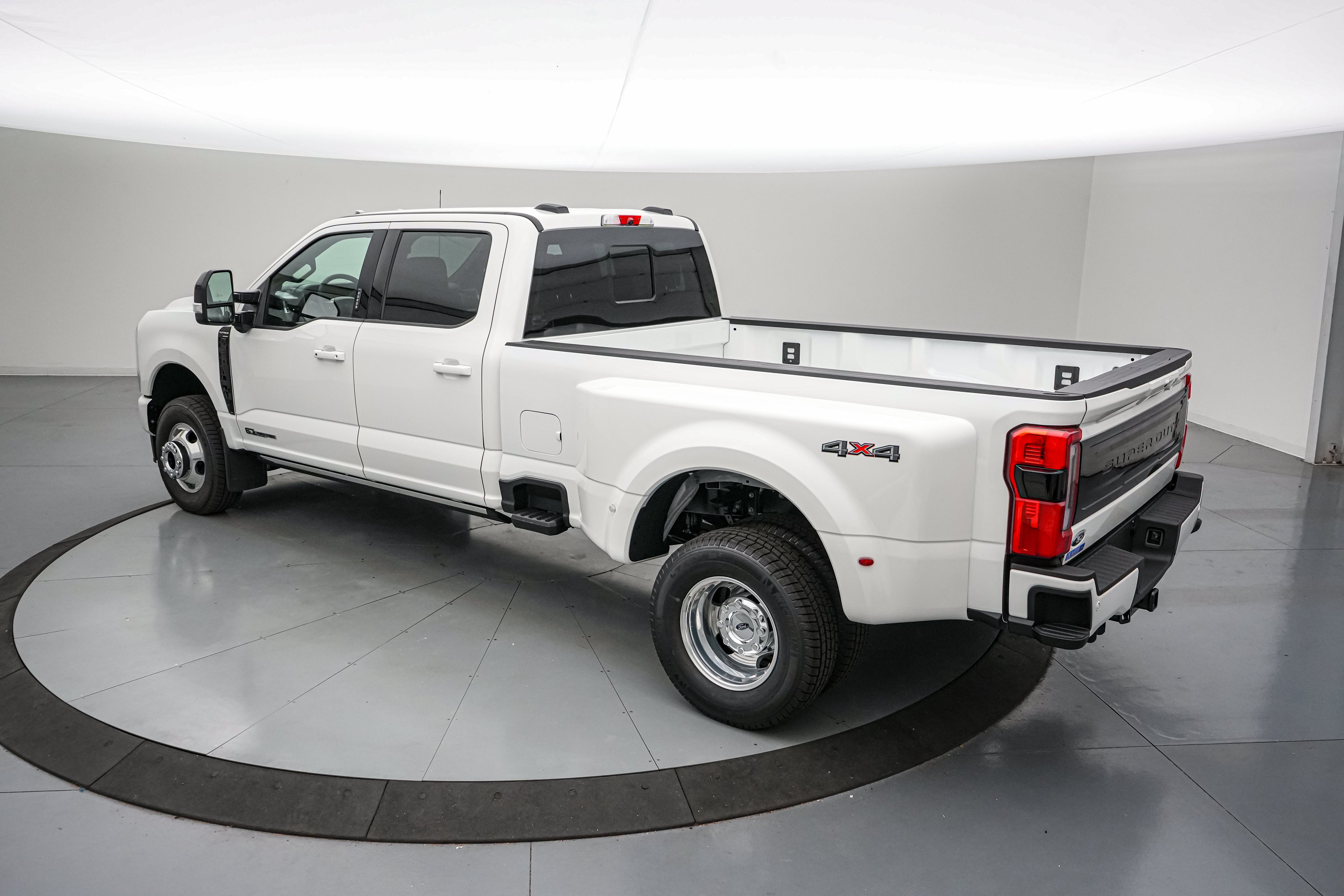 2026 Ford Super Duty F-350 DRW Platinum