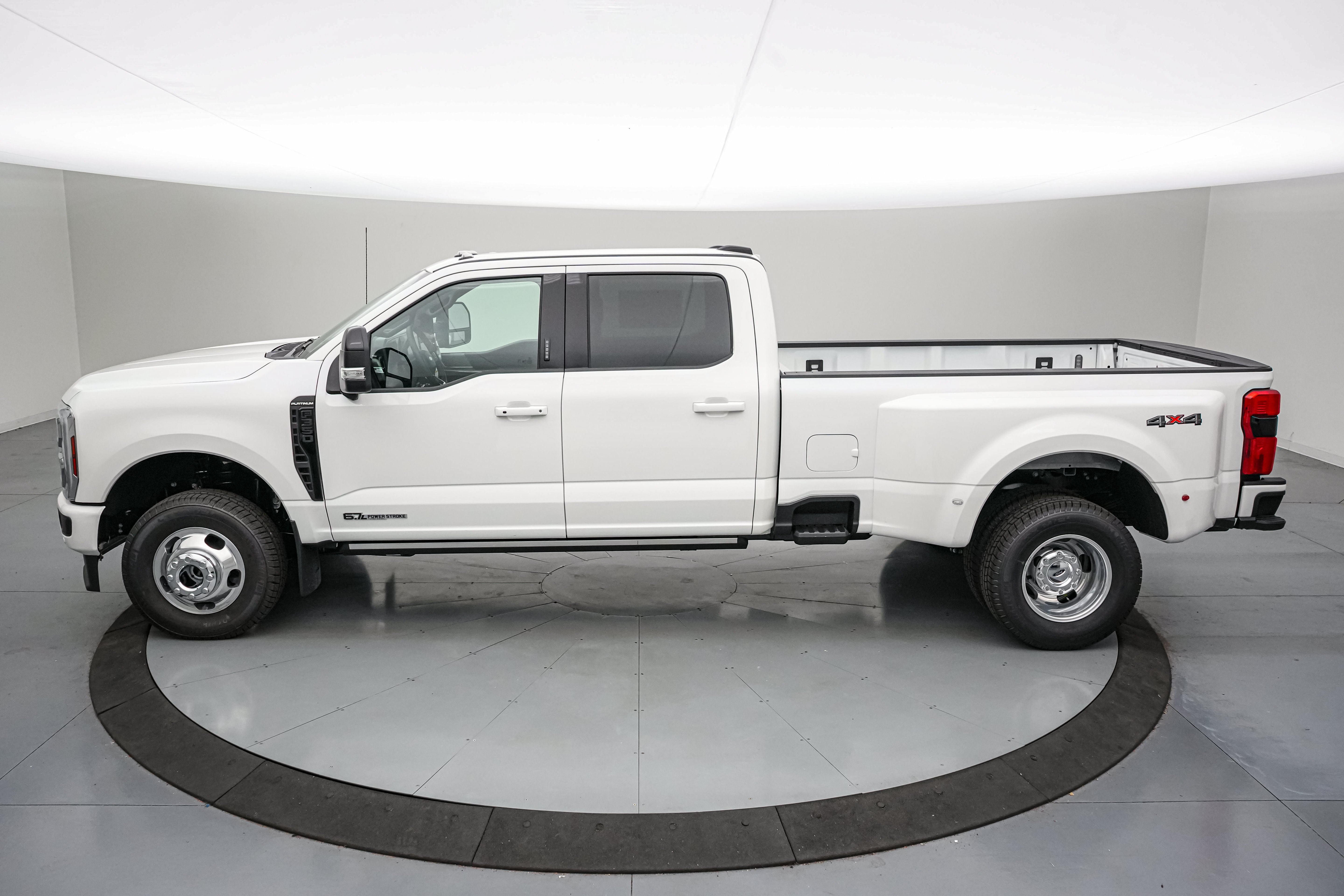 2026 Ford Super Duty F-350 DRW Platinum